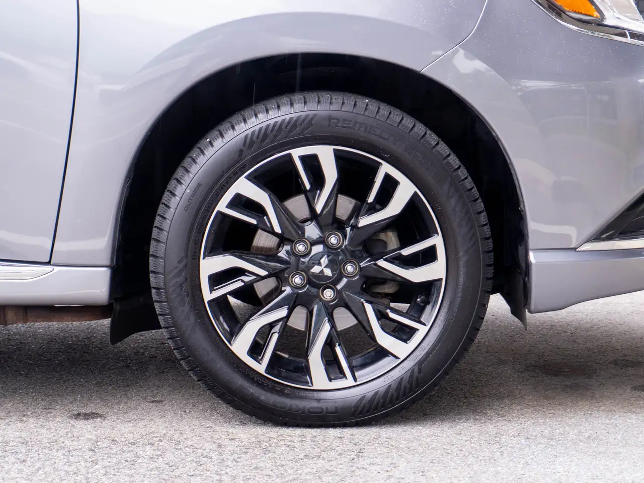 Mitsubishi Outlander photo Mitsubishi Outlander