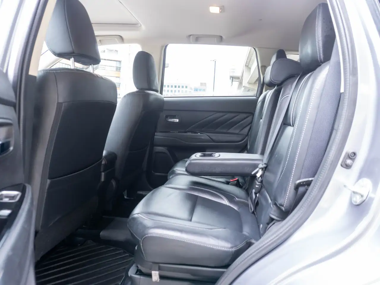 Mitsubishi Outlander photo Mitsubishi Outlander