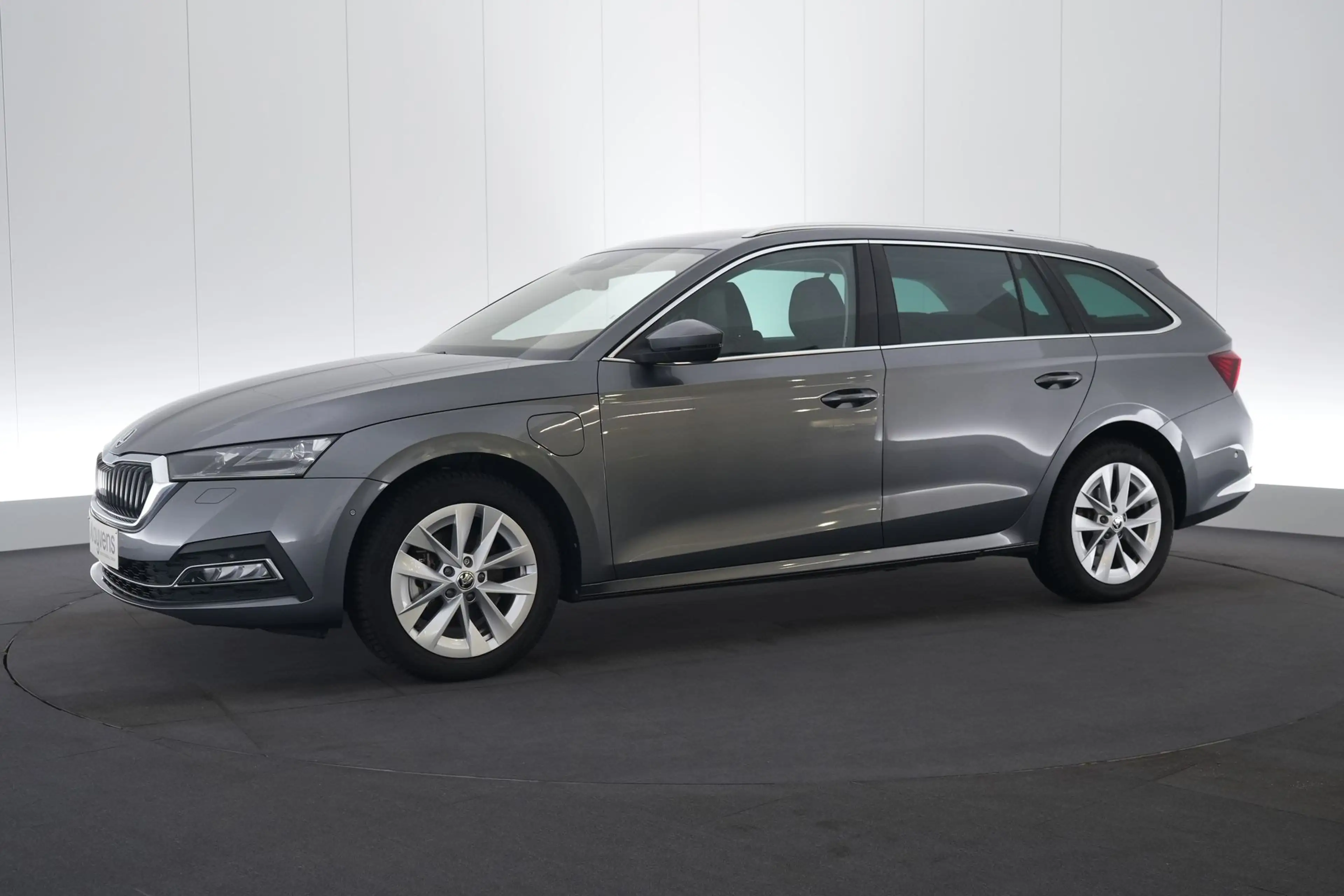 Skoda Octavia Combi 1.4 TSI PHEV DSG Clever+ LED GPS PDC CAM Key — photo 12