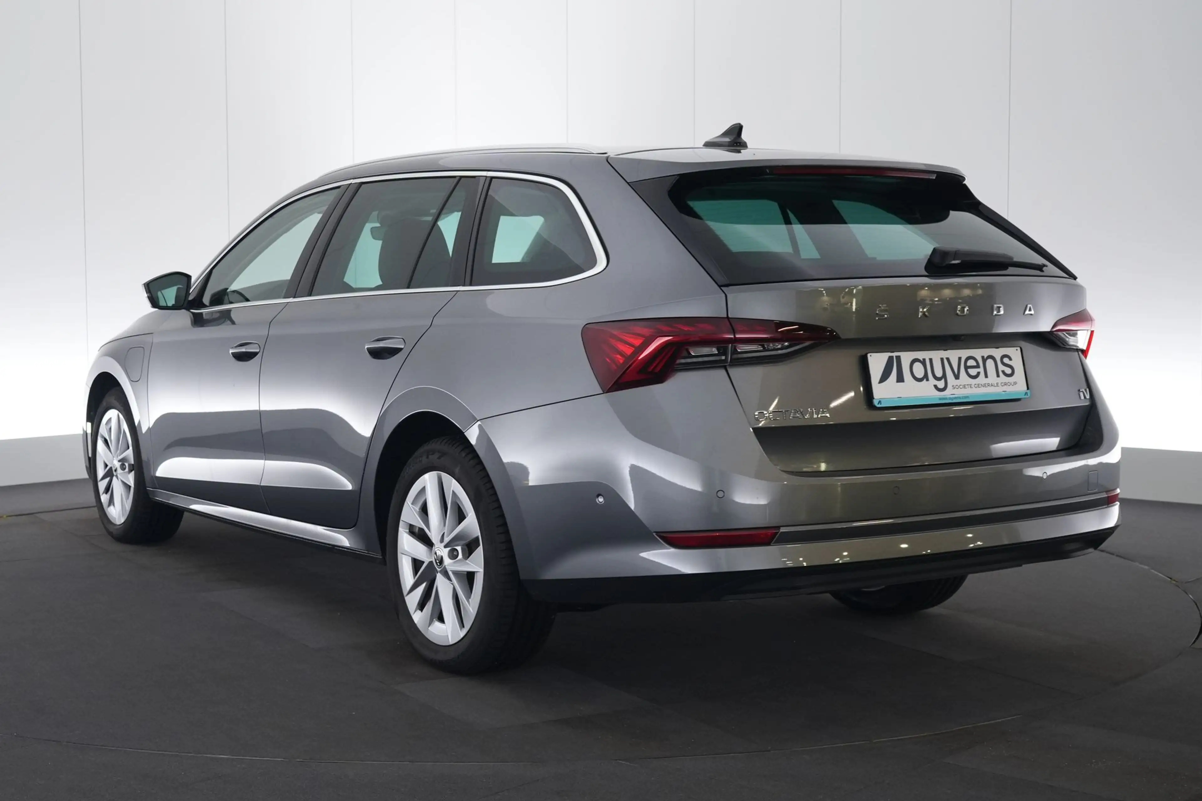 Skoda Octavia Combi 1.4 TSI PHEV DSG Clever+ LED GPS PDC CAM Key — photo 9