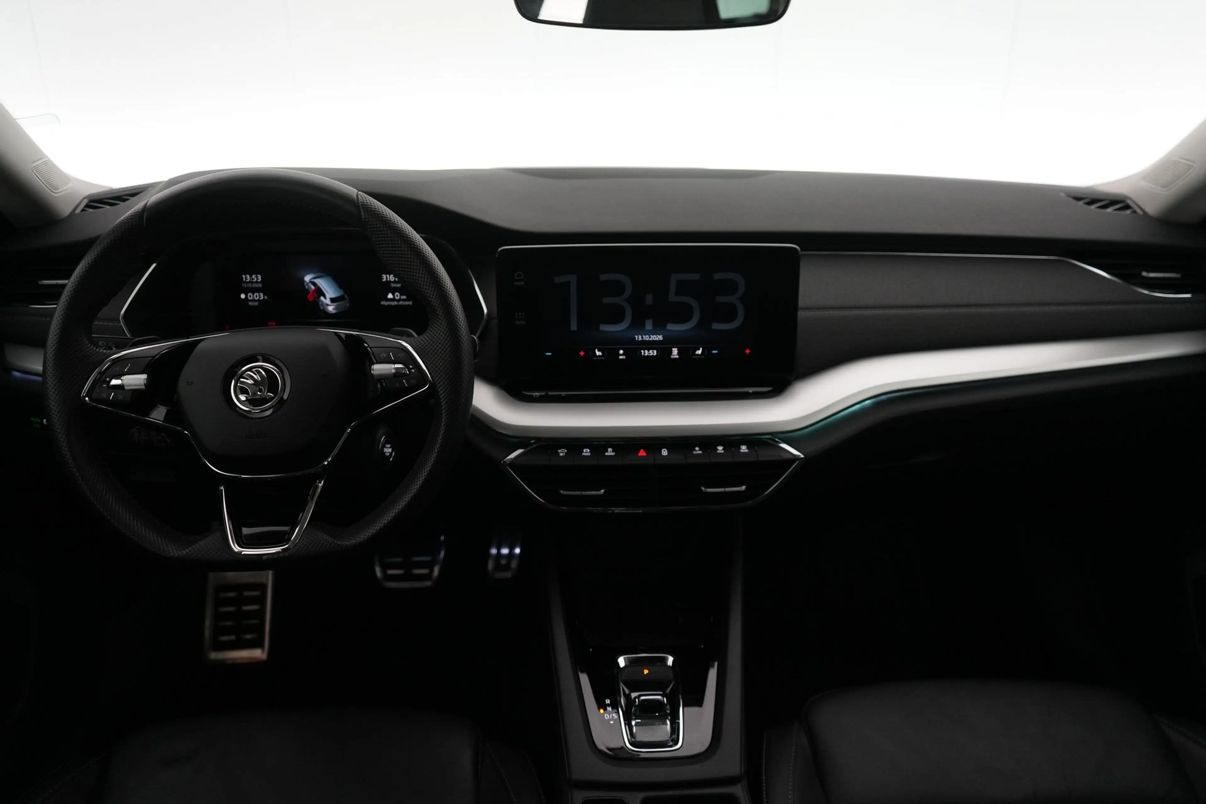 Skoda Octavia Combi 1.4 TSI PHEV DSG Clever+ LED GPS PDC CAM Key — photo 13