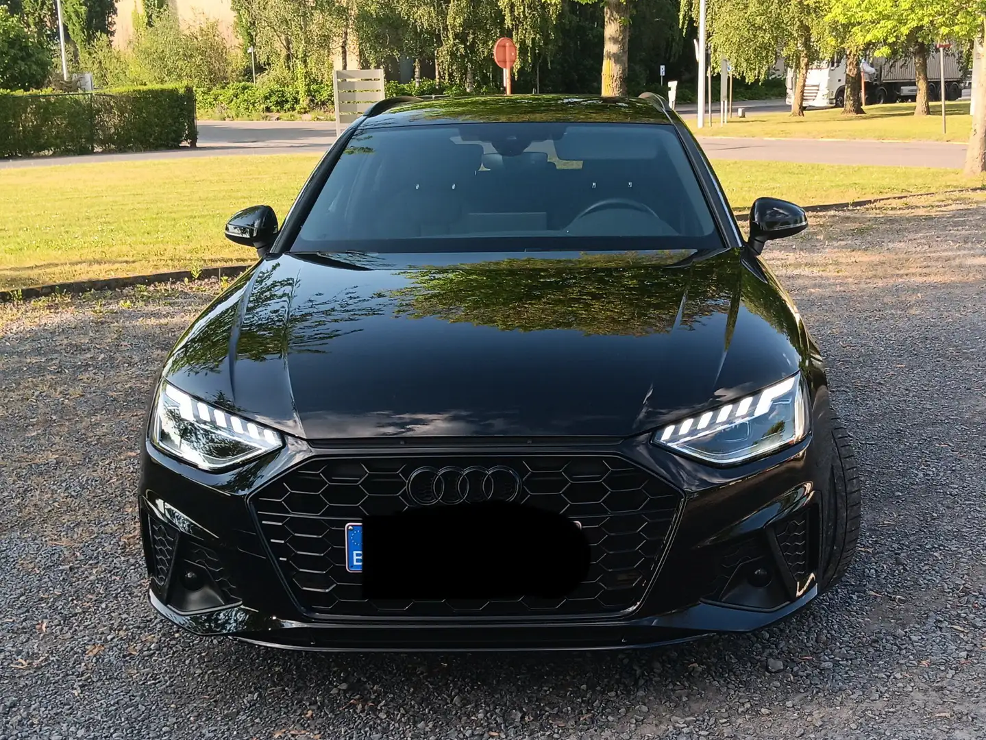 Audi A4 A4 Avant 30 TDI S tronic S line Zwart - 1