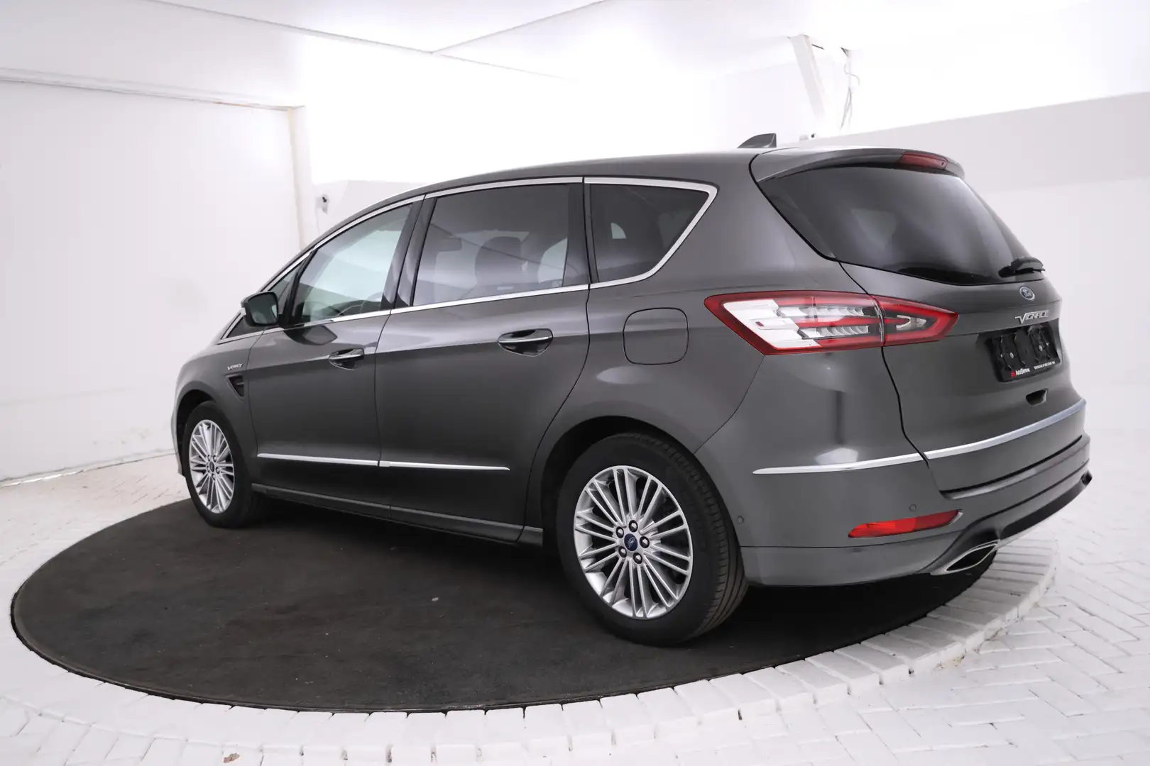 Ford S-Max 2.0 TDCi Vignale 190pk, 7 Pers, panorama, Automaat Gris - 2
