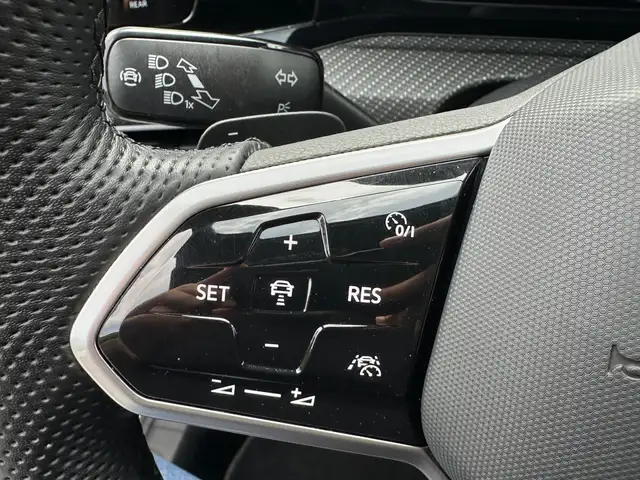 Volkswagen Golf view 13
