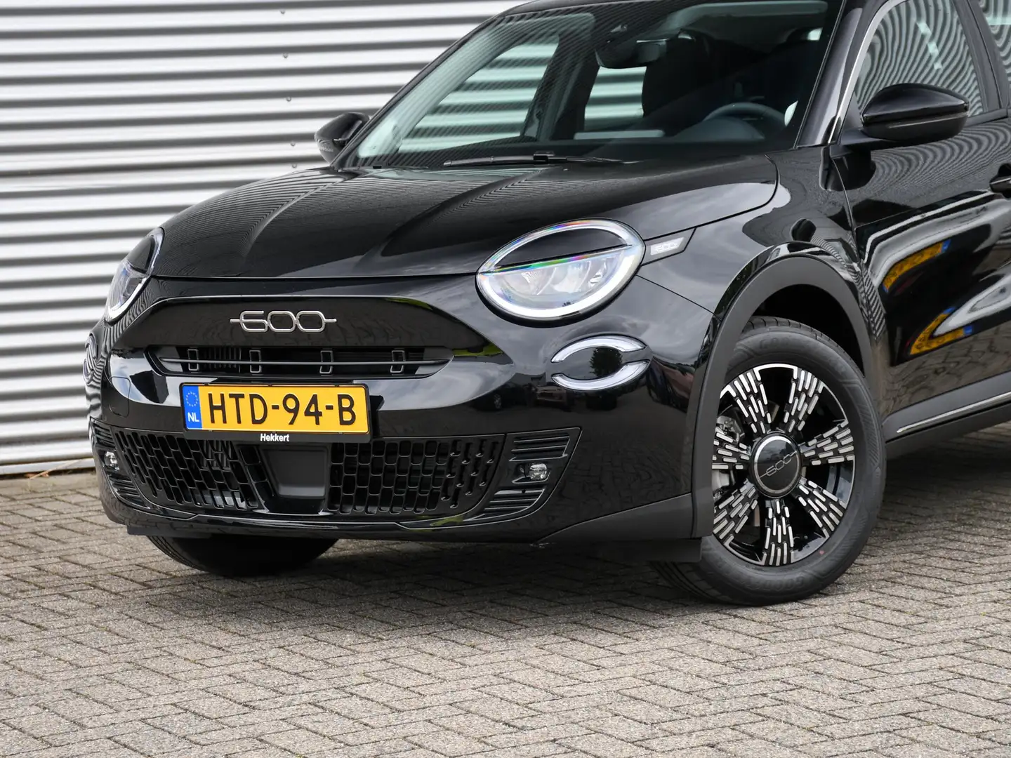 Fiat 600 Urban 1.2 Hybrid 110pk Automaat 17''LM | DAB | PDC Zwart - 2