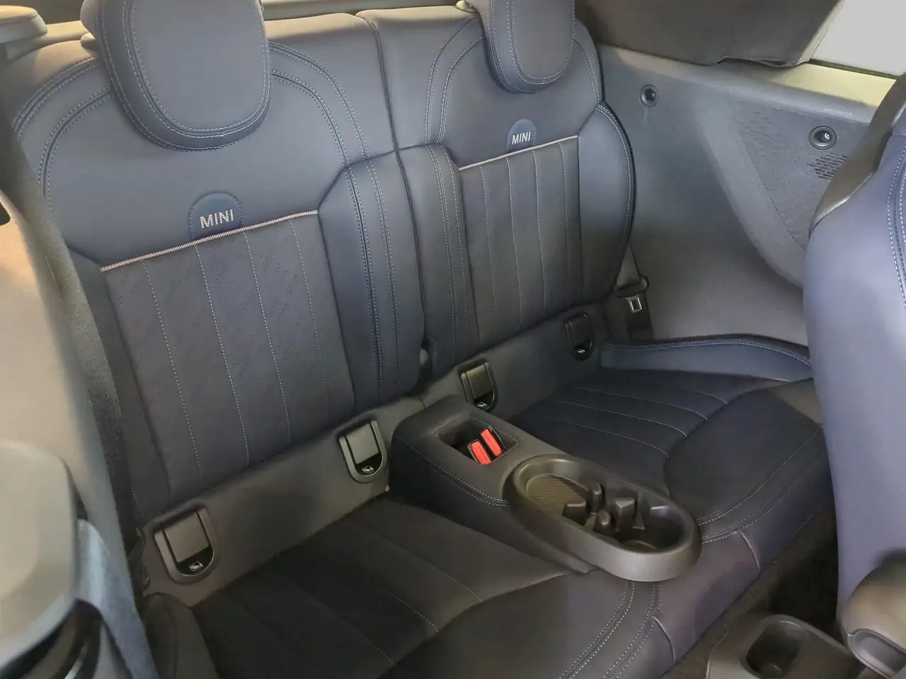 MINI Cooper C Cabrio Favoured Trim 21