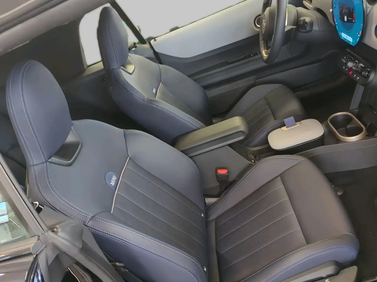 MINI Cooper C Cabrio Favoured Trim 18