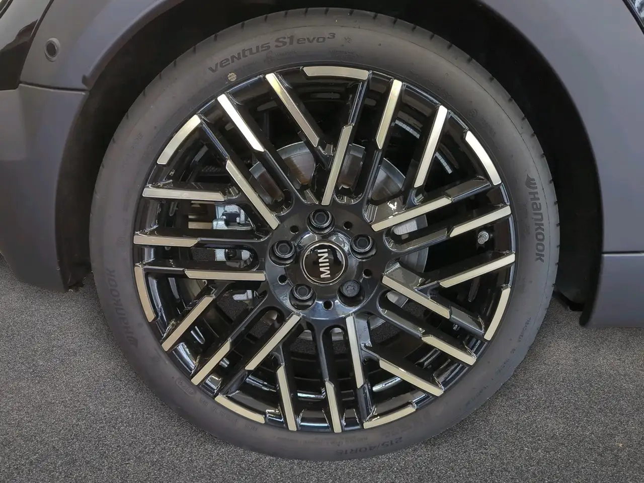 MINI Cooper C Cabrio Favoured Trim 10