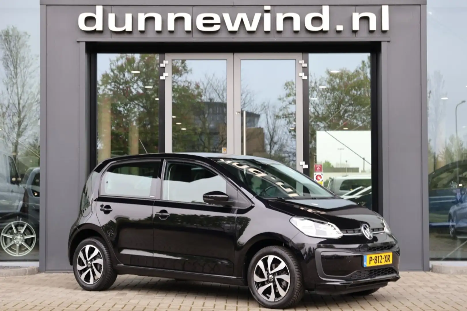 Volkswagen up! 1.0 R-LINE CRUISE*DAB*CAMERA*PARKEERSENSOREN Zwart - 2