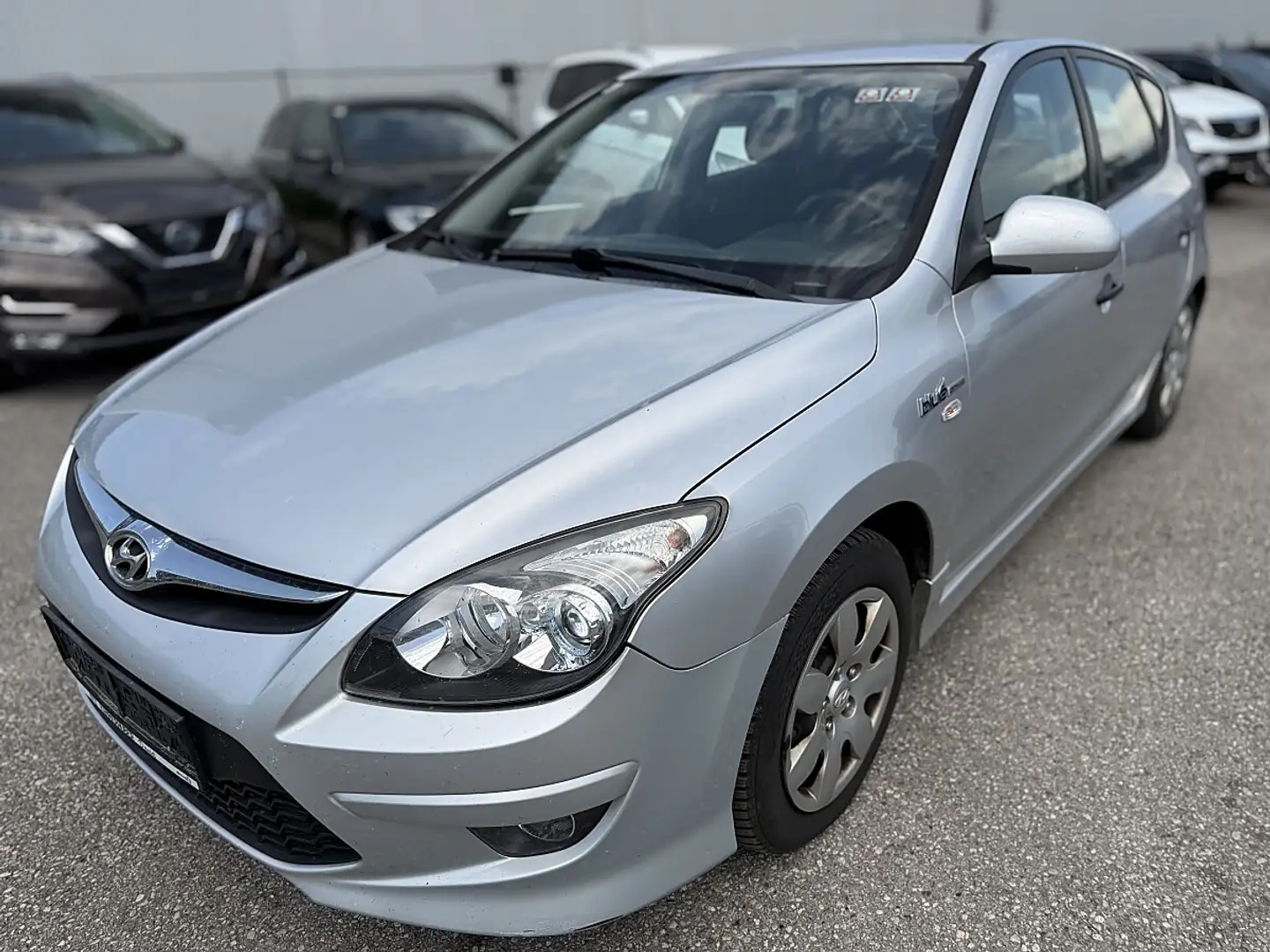 Hyundai i30 1,6 CRDi Europe blue drive DPF Silber - 1