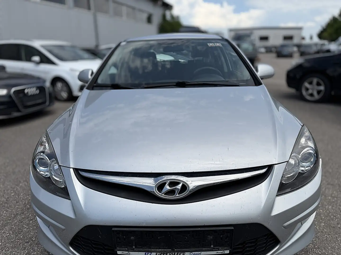 Hyundai i30 1,6 CRDi Europe blue drive DPF Silber - 2