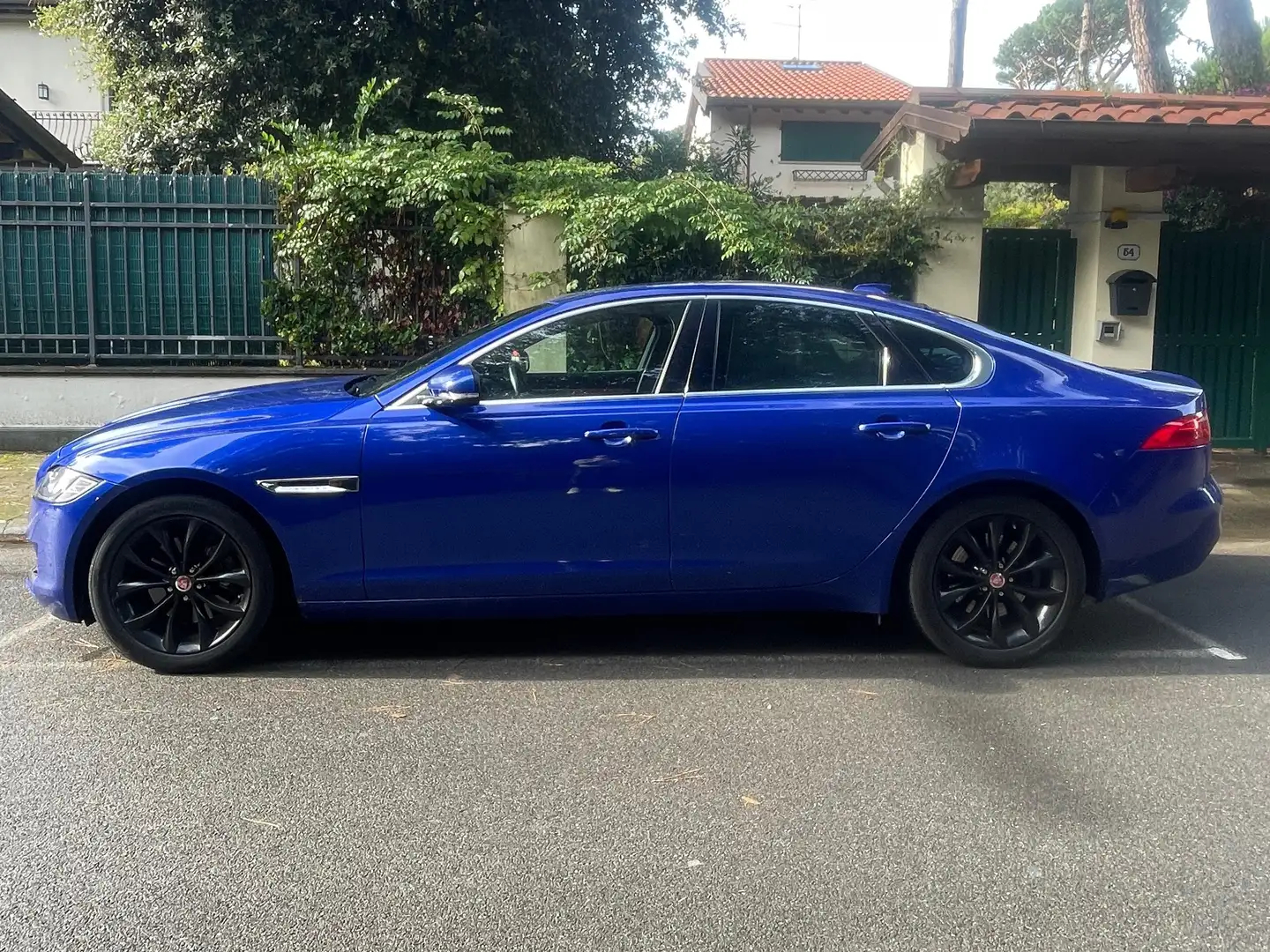 Jaguar XF XF 2.0d i4 Portfolio awd 240cv auto my18 Blu/Azzurro - 1