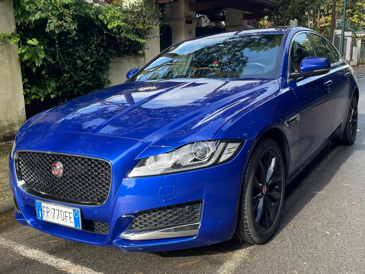 Jaguar XF XF 2.0d i4 Portfolio awd 240cv auto my18 Blu/Azzurro - 2