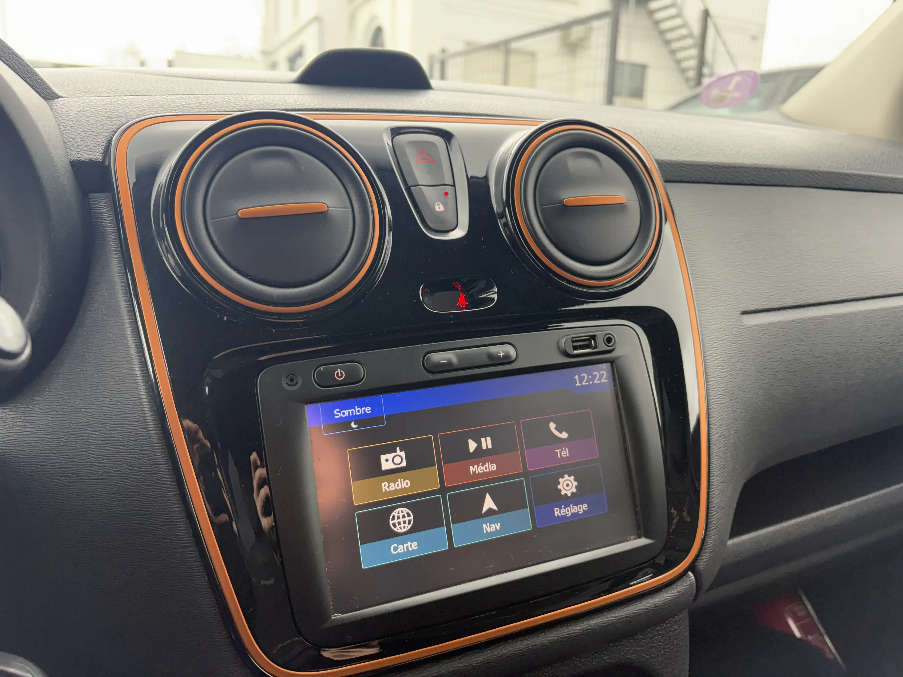Dacia Lodgy Stepway 1.2 TCe Explorer 7pl - EU6 - GARANTIE 1AN — photo 3