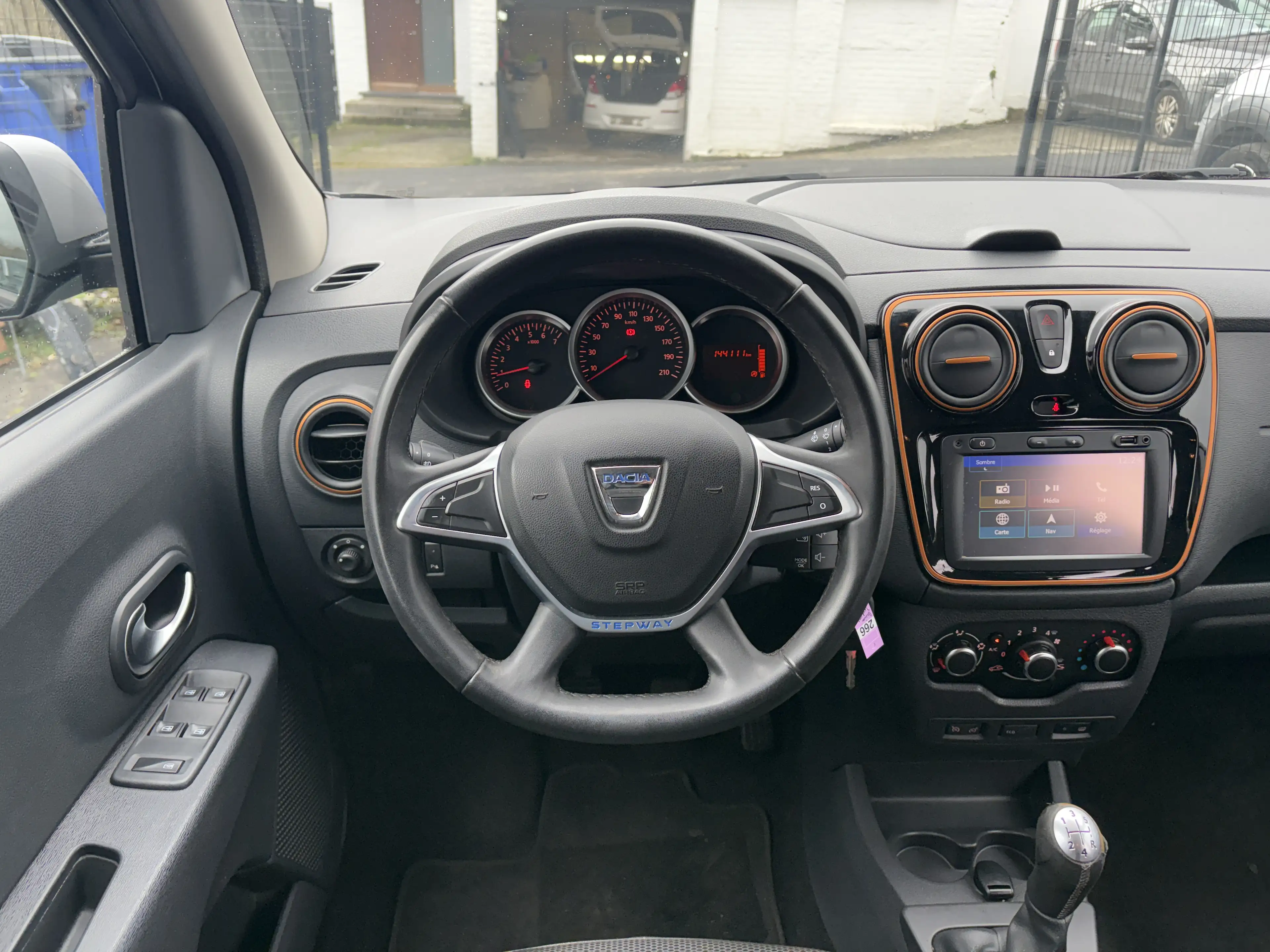 Dacia Lodgy Stepway 1.2 TCe Explorer 7pl - EU6 - GARANTIE 1AN — photo 12