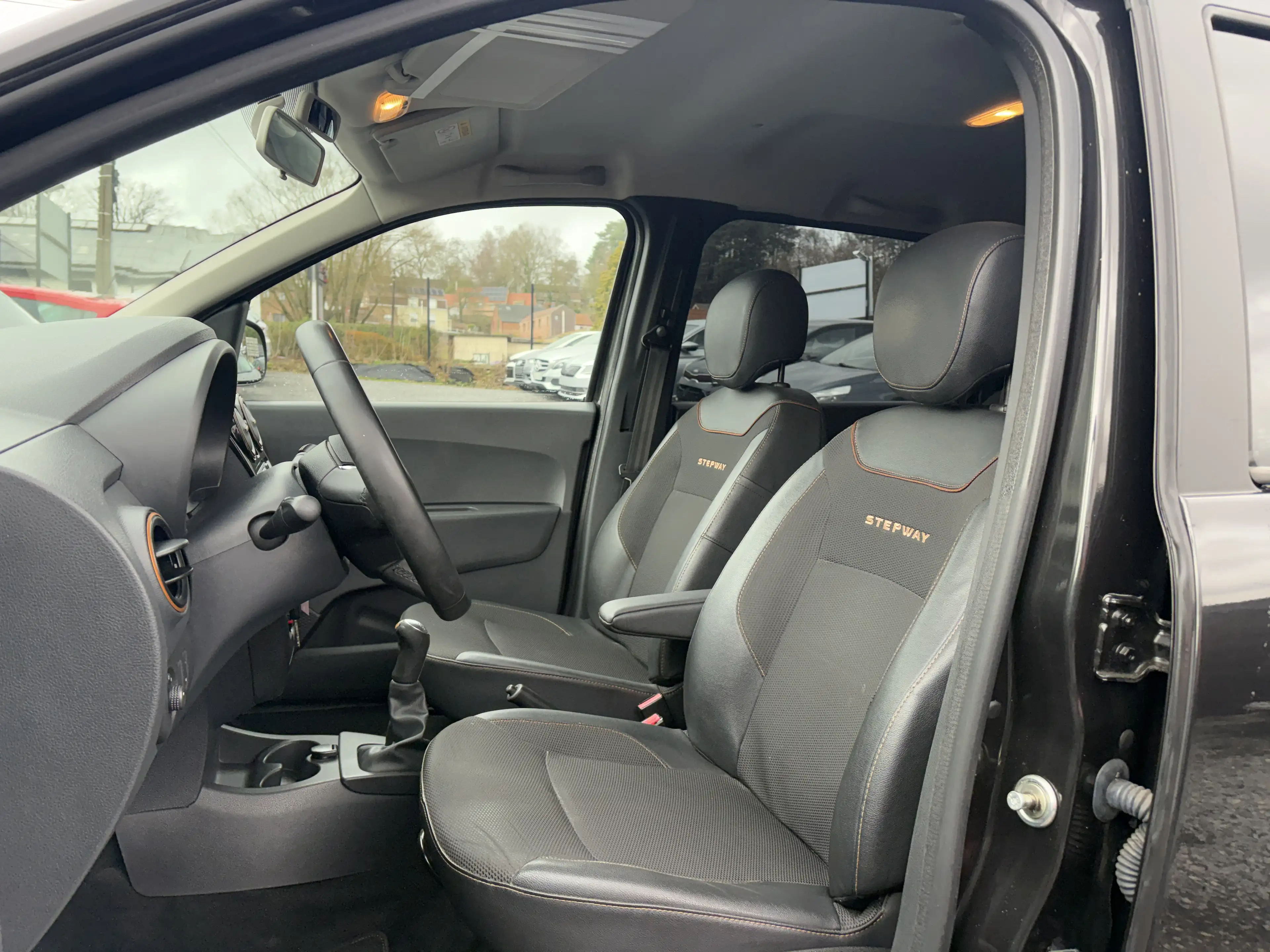 Dacia Lodgy Stepway 1.2 TCe Explorer 7pl - EU6 - GARANTIE 1AN — photo 6