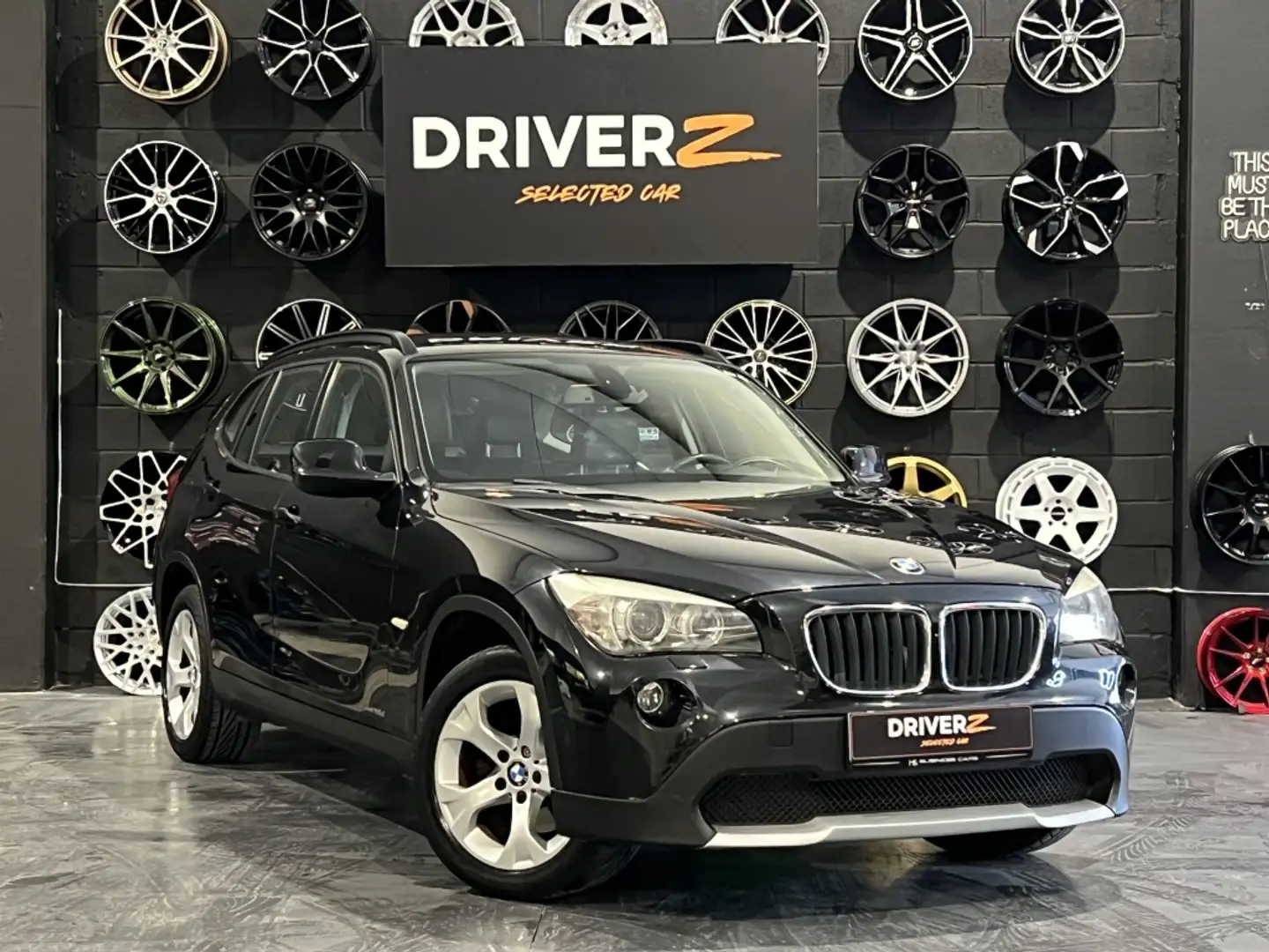 BMW X1 sDrive 18d Noir - 1