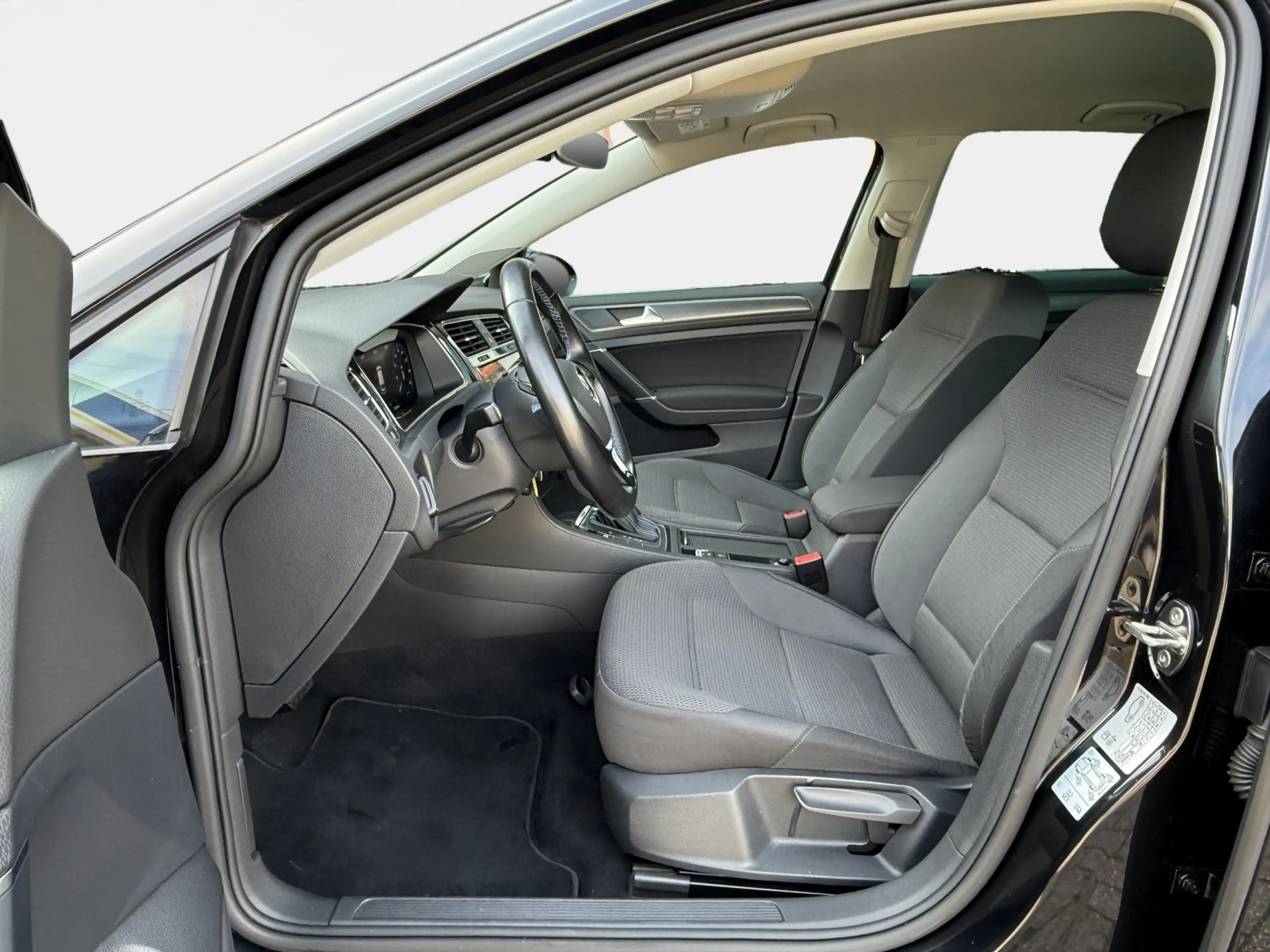 Volkswagen e-Golf E-DITION Warmtepomp / Virtual / Dealer Onderhouden — photo 12
