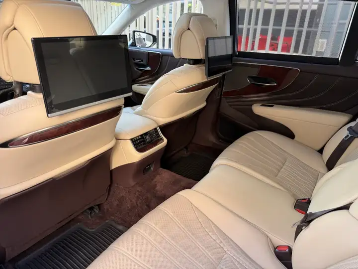 Lexus LS 2018, foto 19