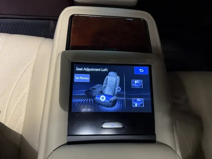 Lexus LS 2018, foto 48