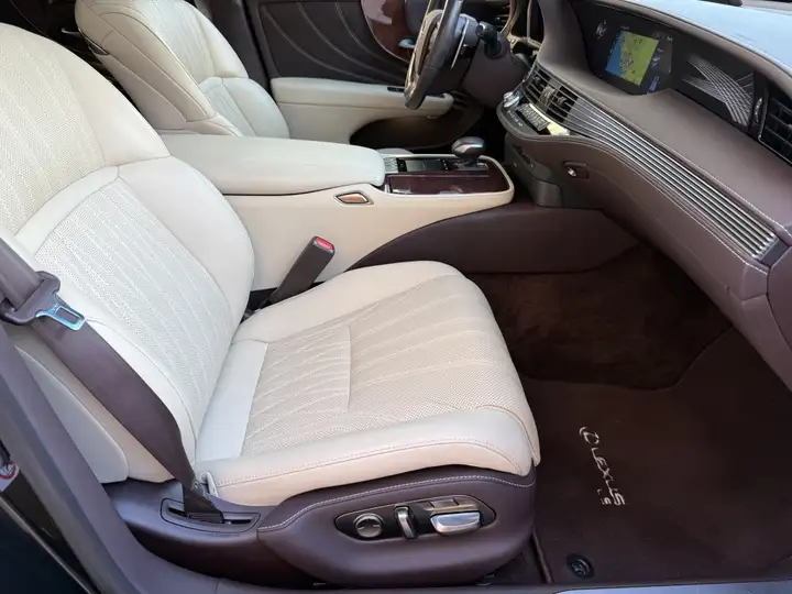Lexus LS 2018, foto 35