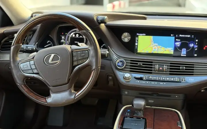 Lexus LS 2018, foto 25