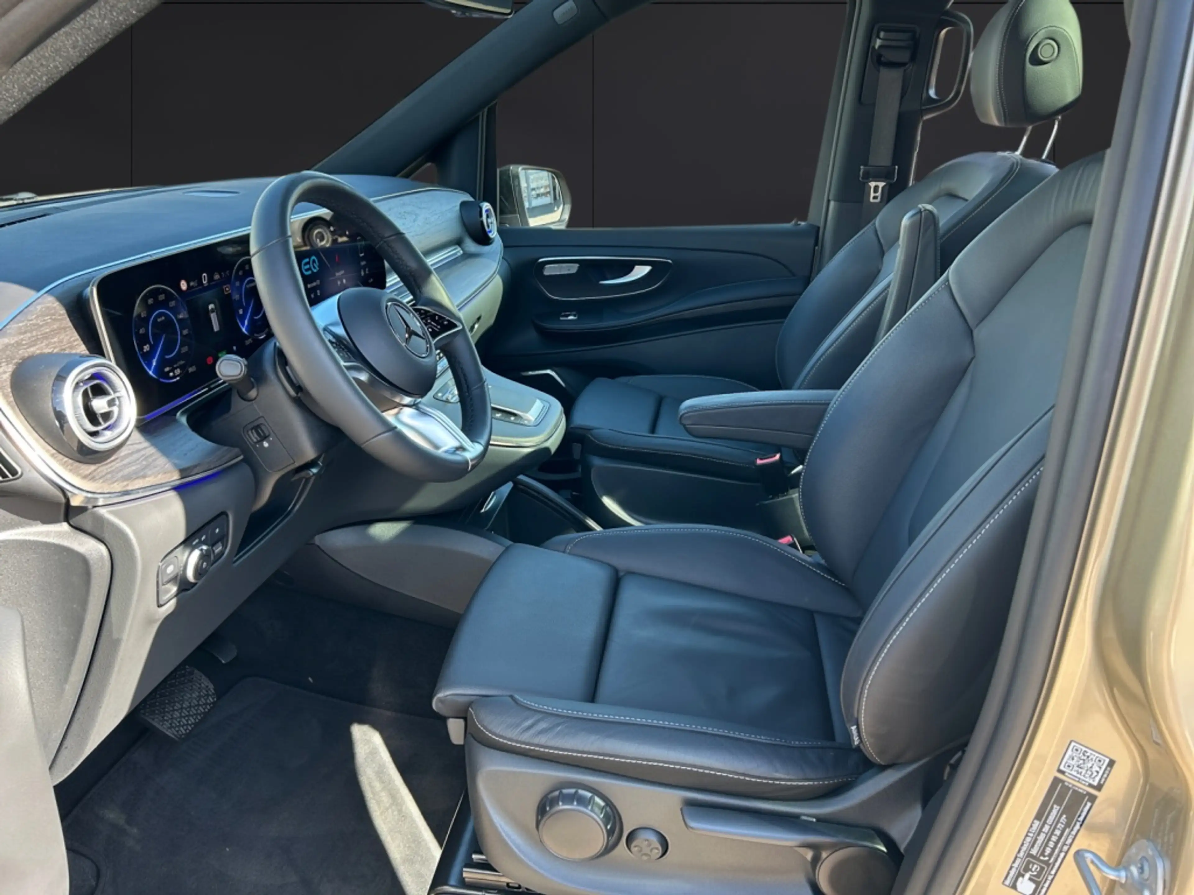 Mercedes-Benz EQV 300 AVANTGARDE PANO*AIRMATIC*LED*NAVI*DISTR — photo 6
