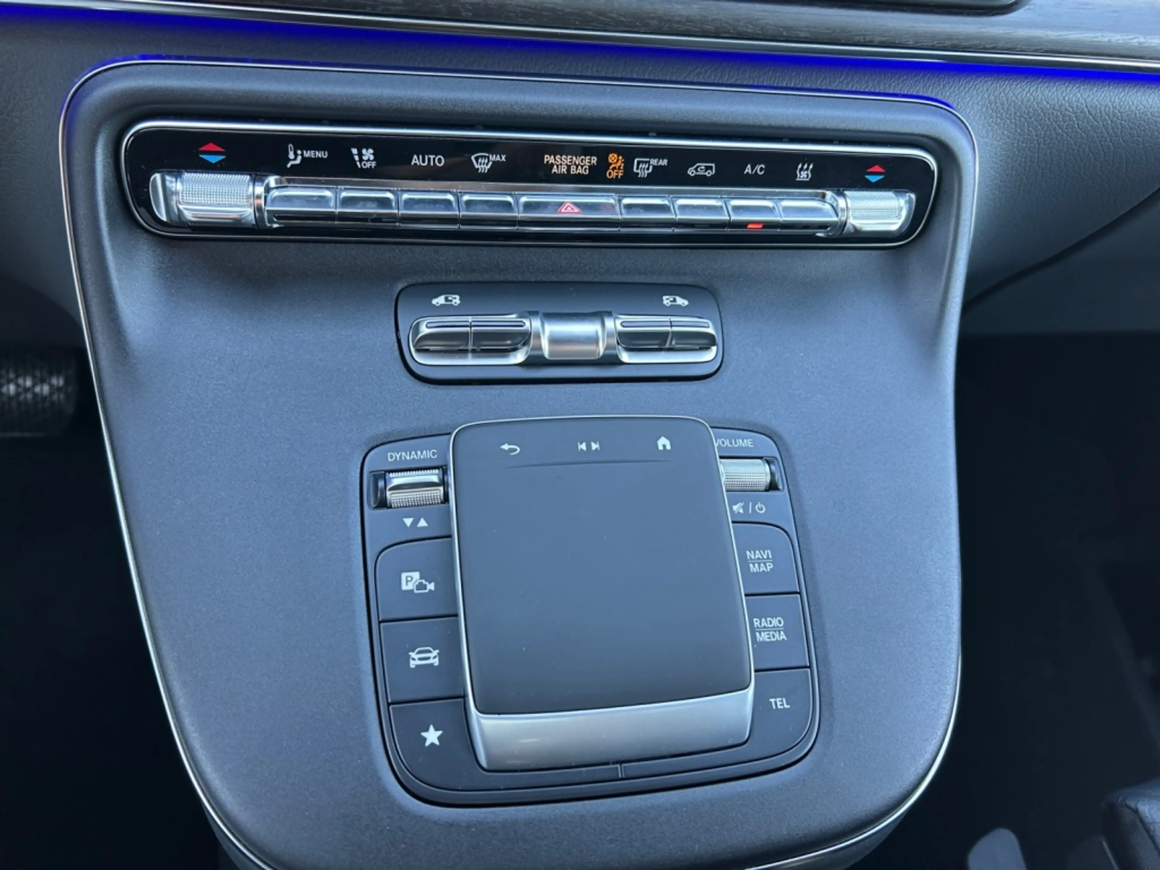 Mercedes-Benz EQV 300 AVANTGARDE PANO*AIRMATIC*LED*NAVI*DISTR — photo 7