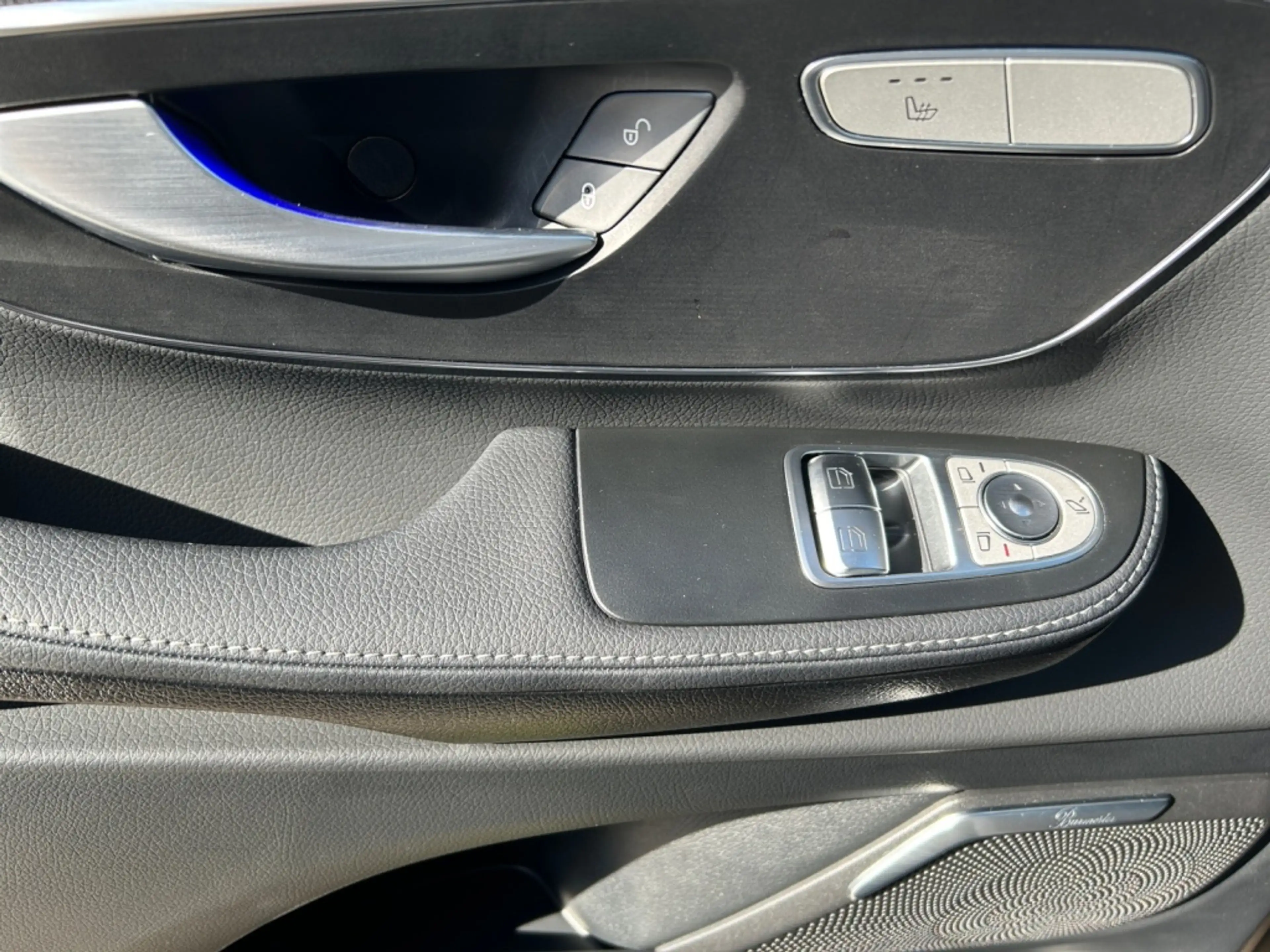 Mercedes-Benz EQV 300 AVANTGARDE PANO*AIRMATIC*LED*NAVI*DISTR — photo 11