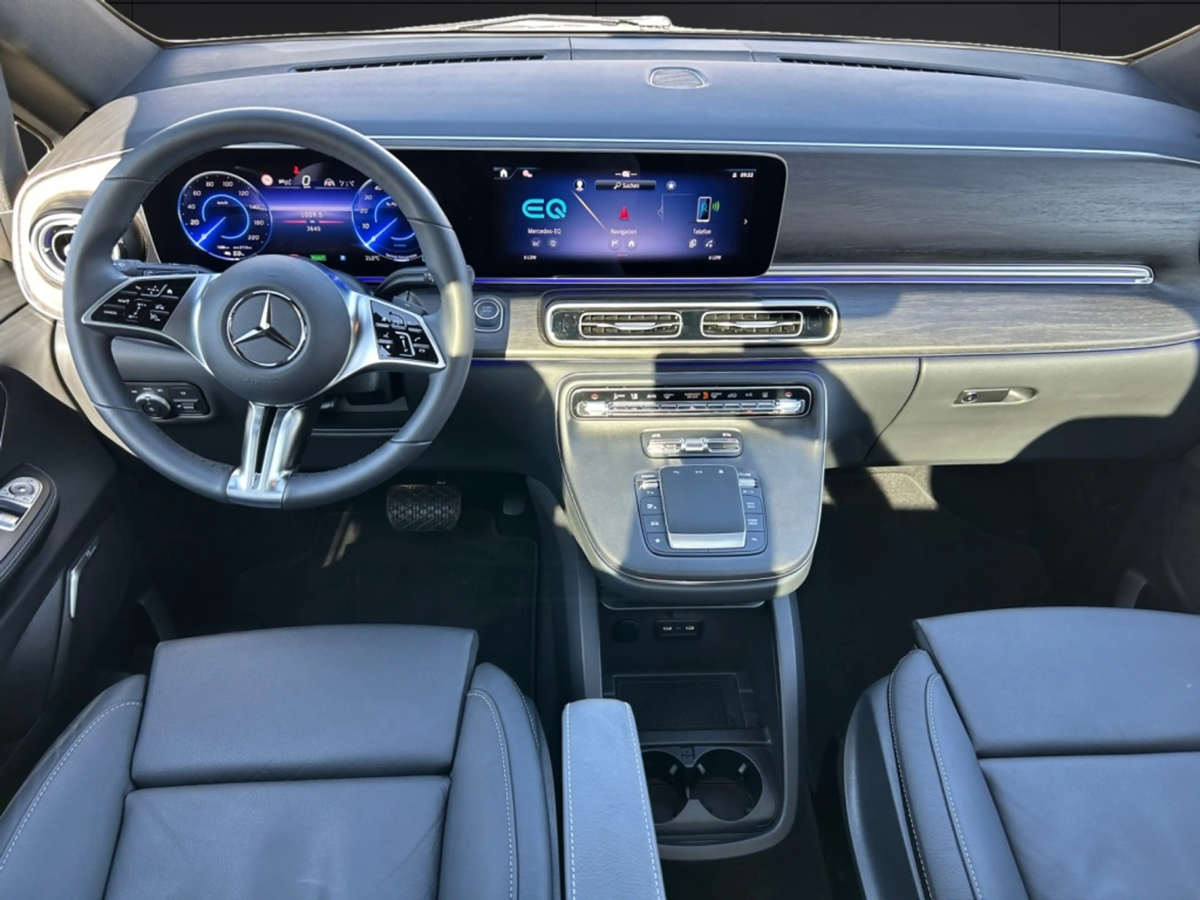 Mercedes-Benz EQV 300 AVANTGARDE PANO*AIRMATIC*LED*NAVI*DISTR — photo 5