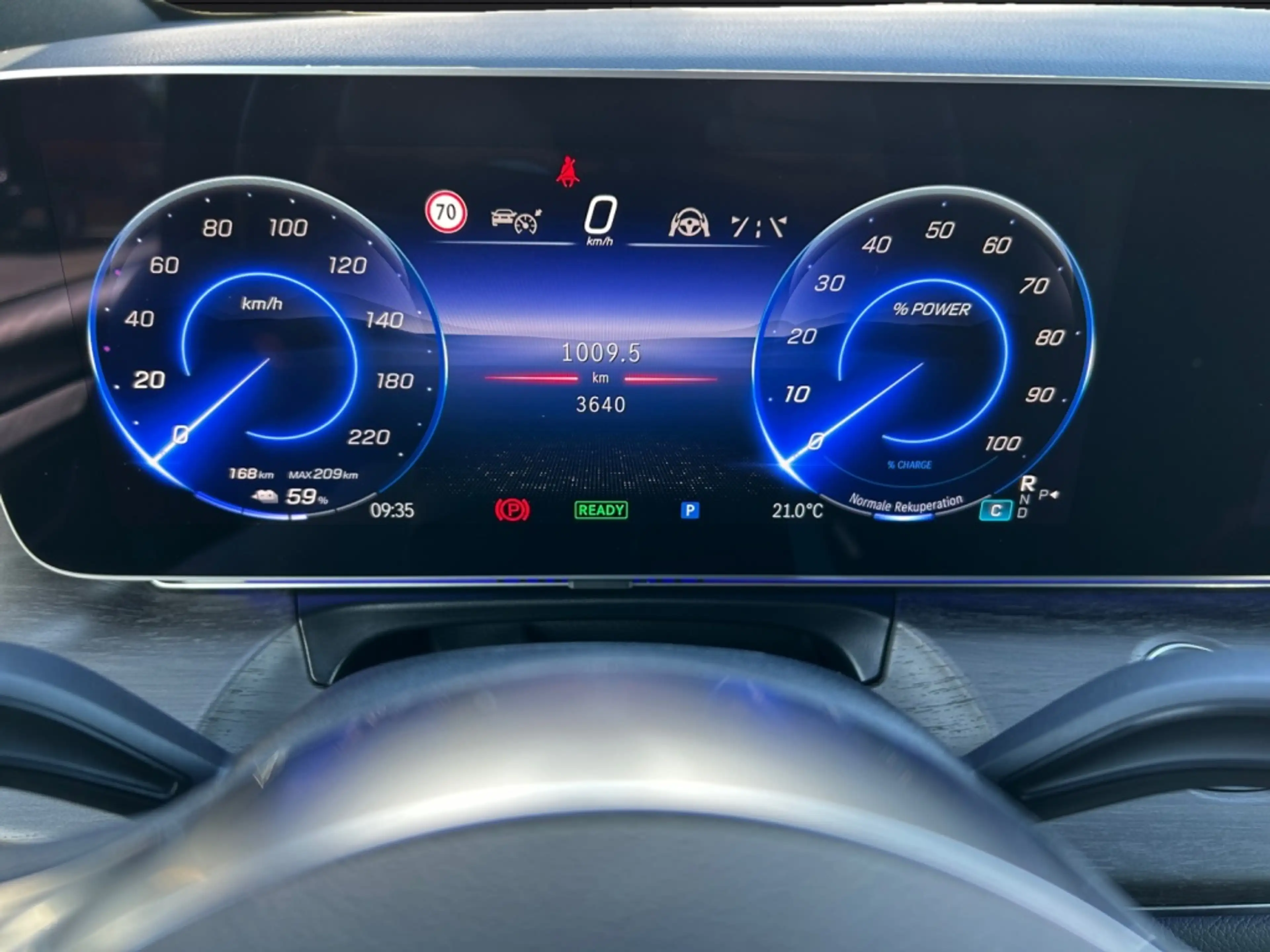 Mercedes-Benz EQV 300 AVANTGARDE PANO*AIRMATIC*LED*NAVI*DISTR — photo 10