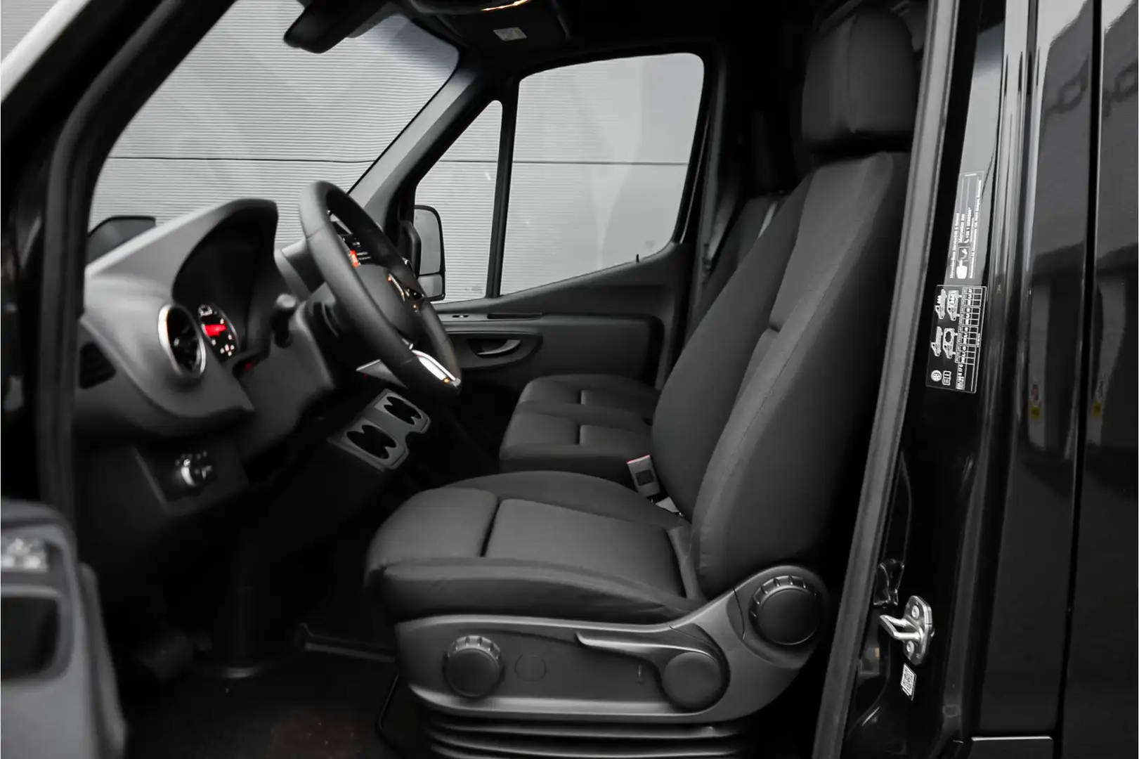 Mercedes-Benz Sprinter 319 1.9 CDI L2H2 RWD BPM Vrij Black Pack 2x Auto S Negru - 2