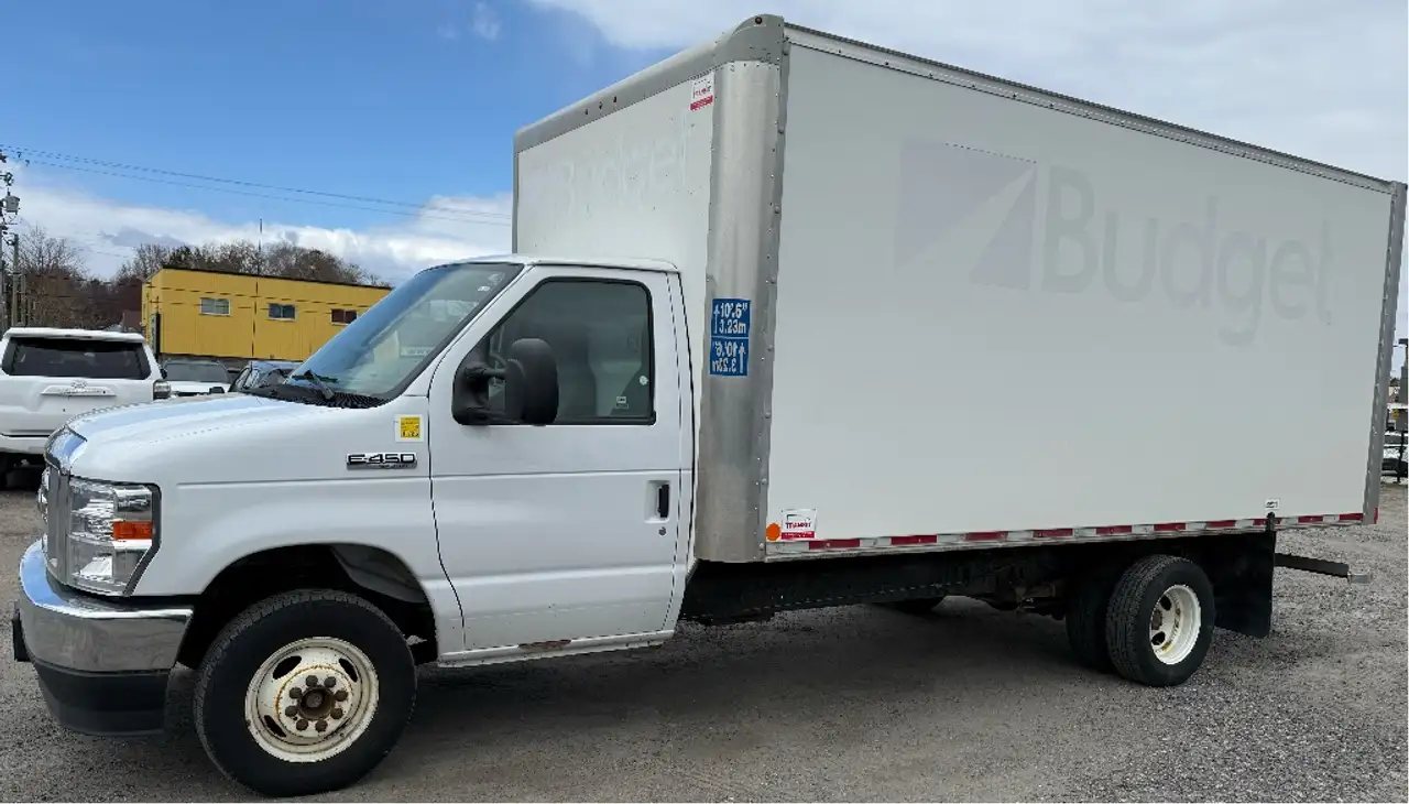 Ford E-450 снимка Ford E-450