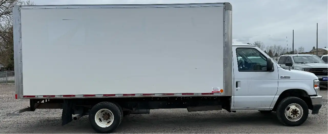 Ford E-450 снимка Ford E-450