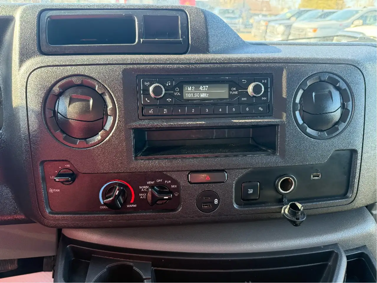 Ford E-450 снимка Ford E-450
