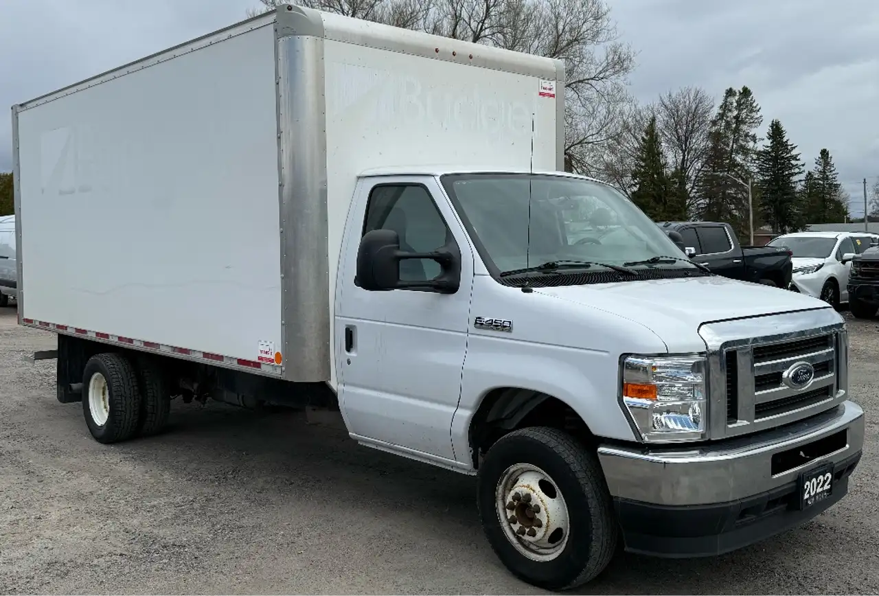 Ford E-450 снимка Ford E-450
