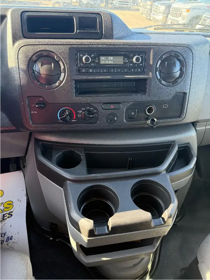 Ford E-450 снимка Ford E-450