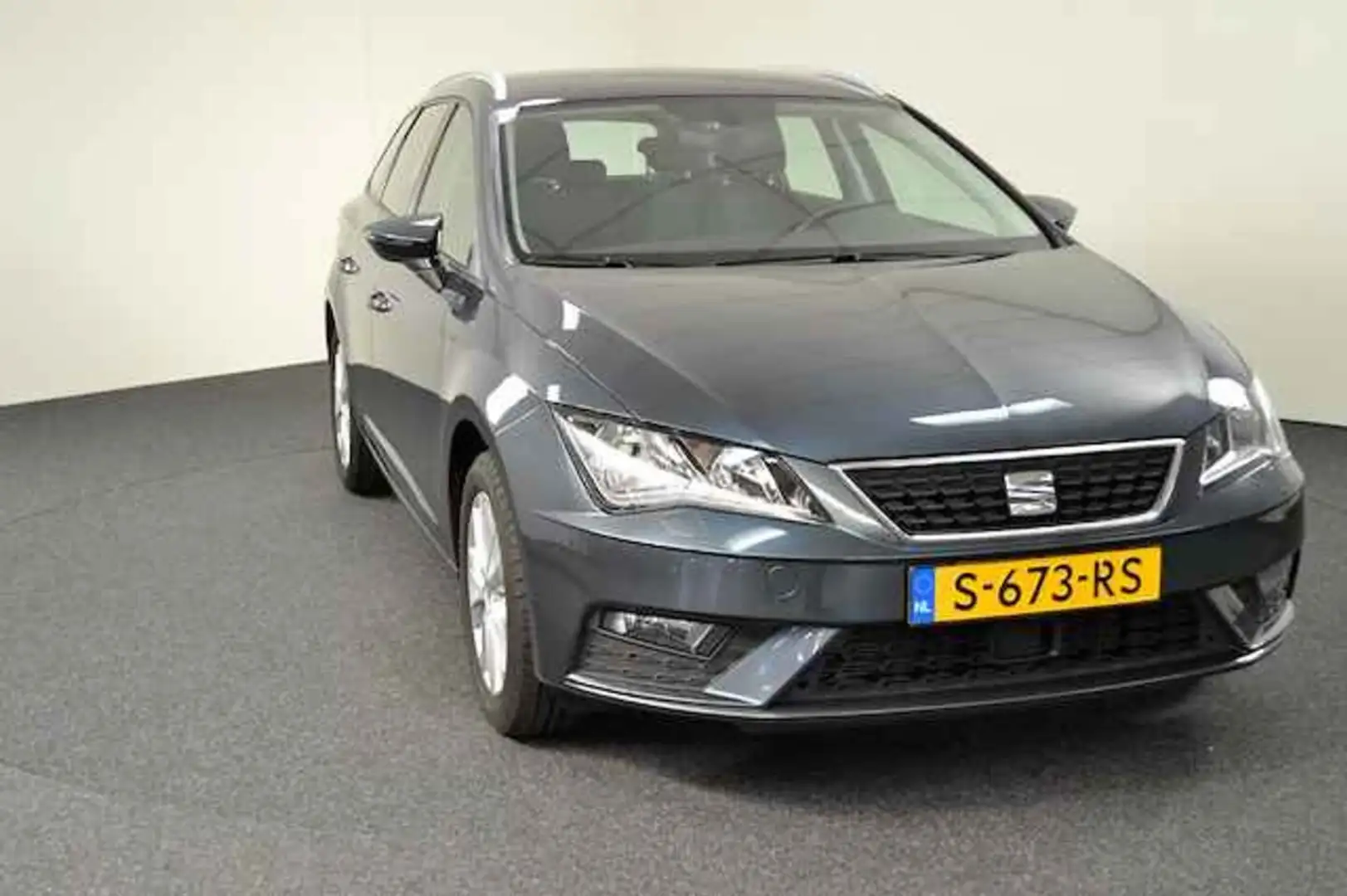 SEAT Leon 10 TSI 115PK ST Style 17" LM / Airco / LED / Cruis Gris - 2