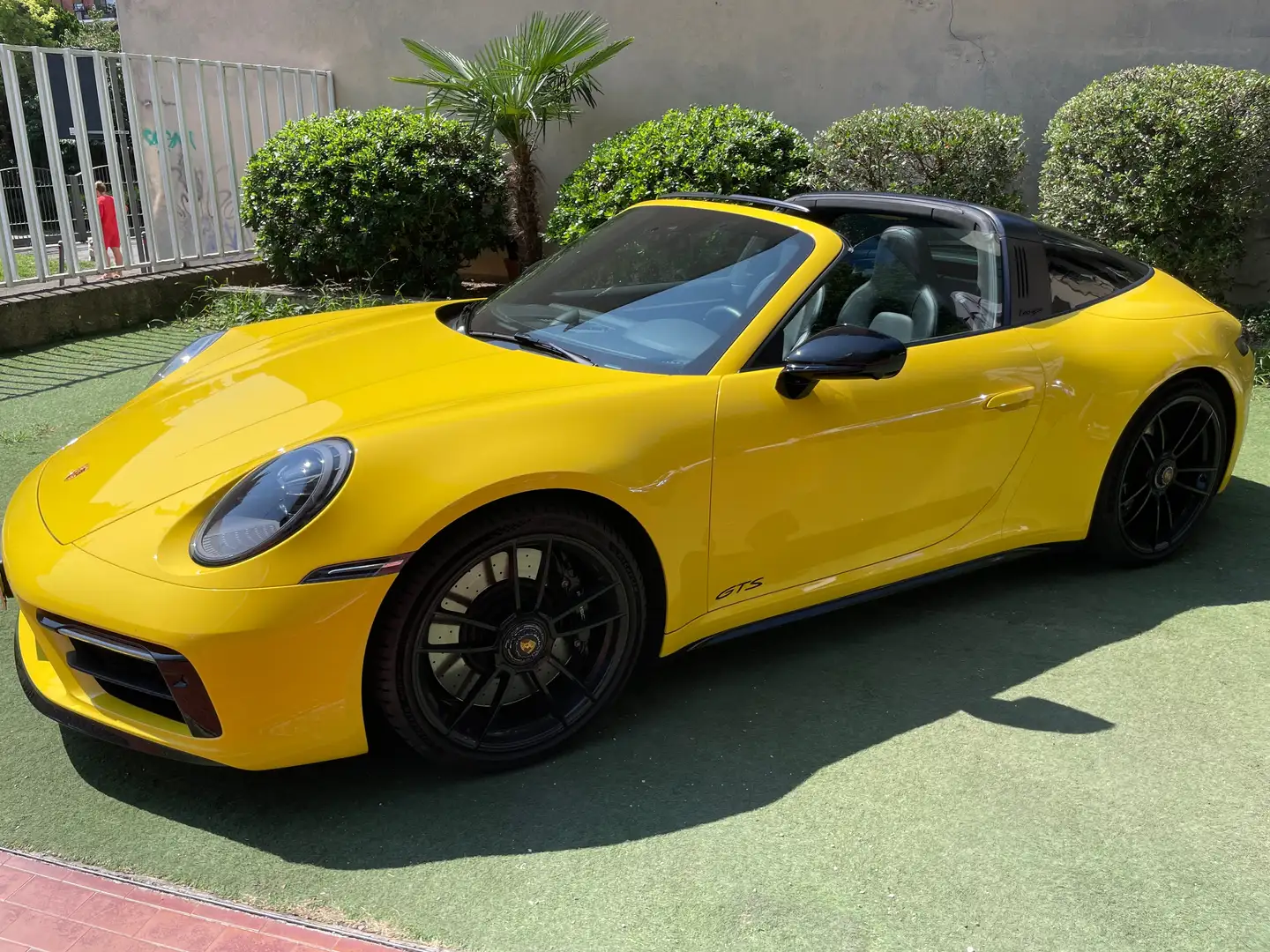 Porsche 992 Targa 911  3.0 4 GTS -Giallo Racing- uffitaliana Amarillo - 2