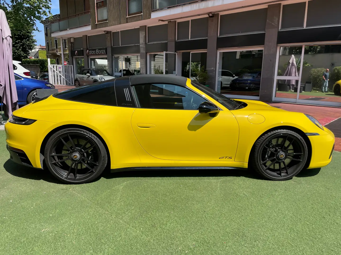 Porsche 911 992 Targa 4 GTS -porsche approved- unico pro. Gelb - 2