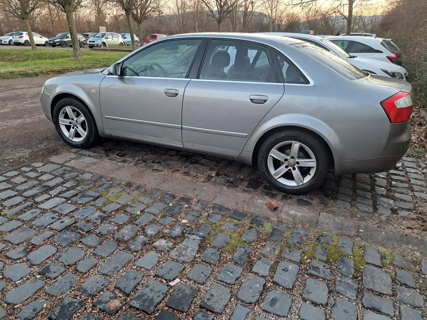 Audi A4 2.0 - 1