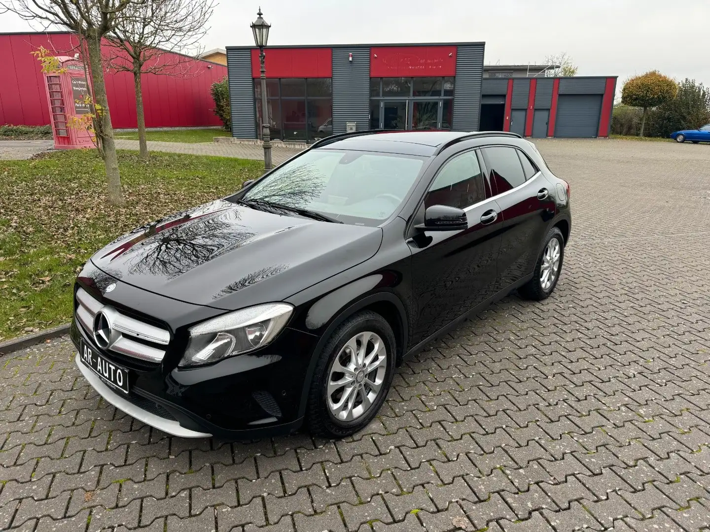 Mercedes-Benz GLA 200 CDI Automatik Panorama Navi AHK Schwarz - 1