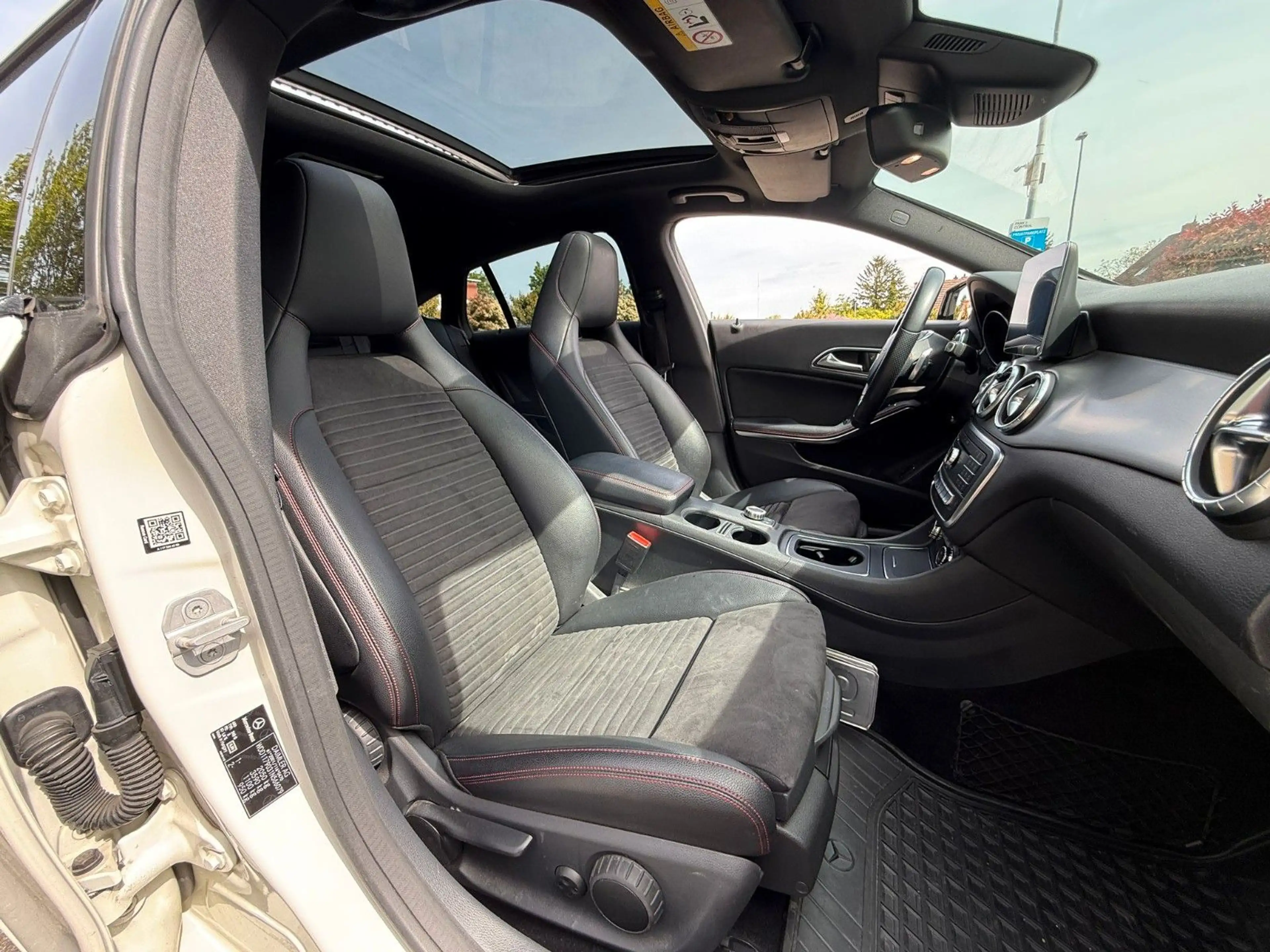 Mercedes-Benz CLA 220 AMG Line/Night/Pano — photo 13