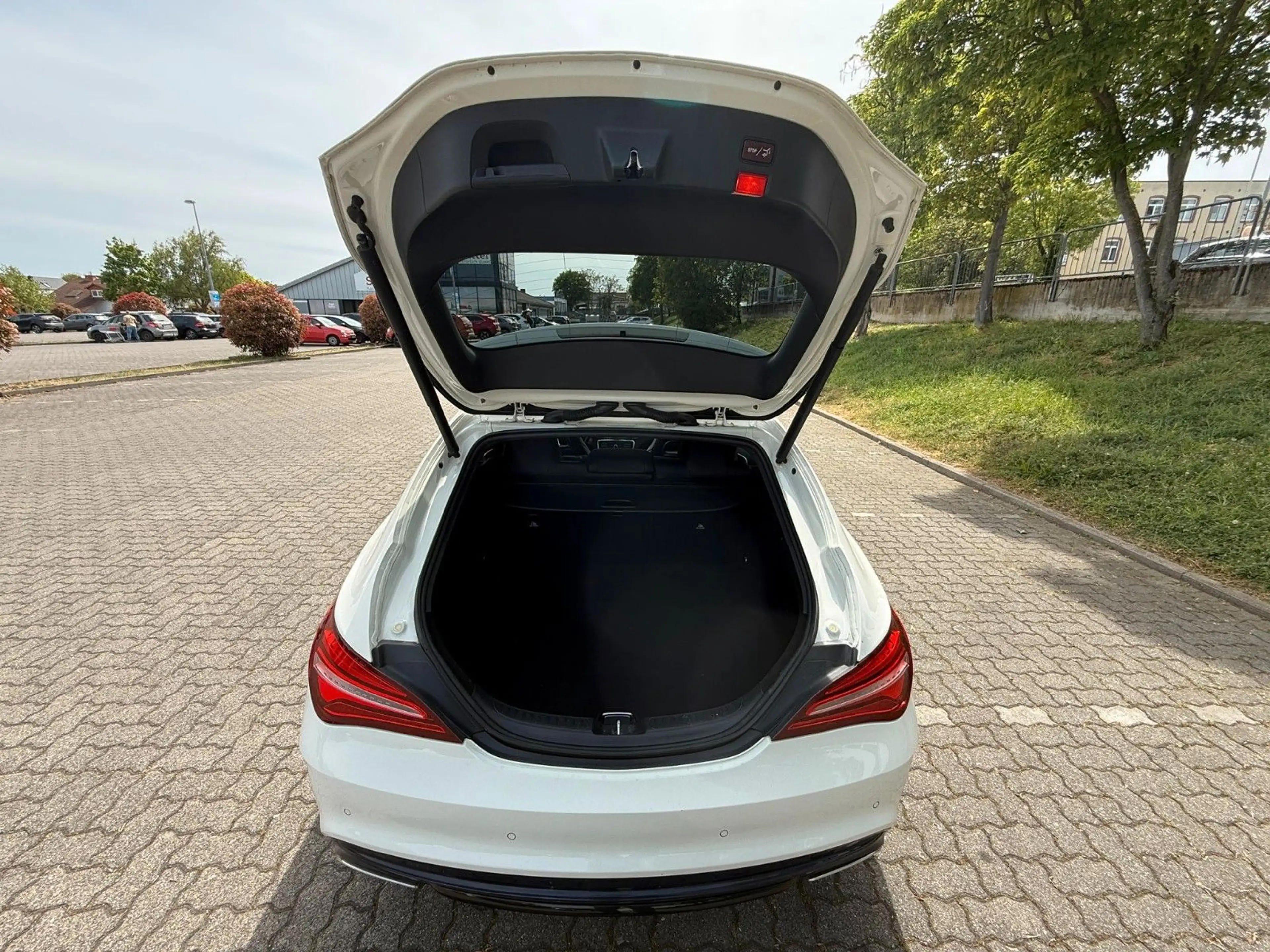 Mercedes-Benz CLA 220 AMG Line/Night/Pano — photo 9