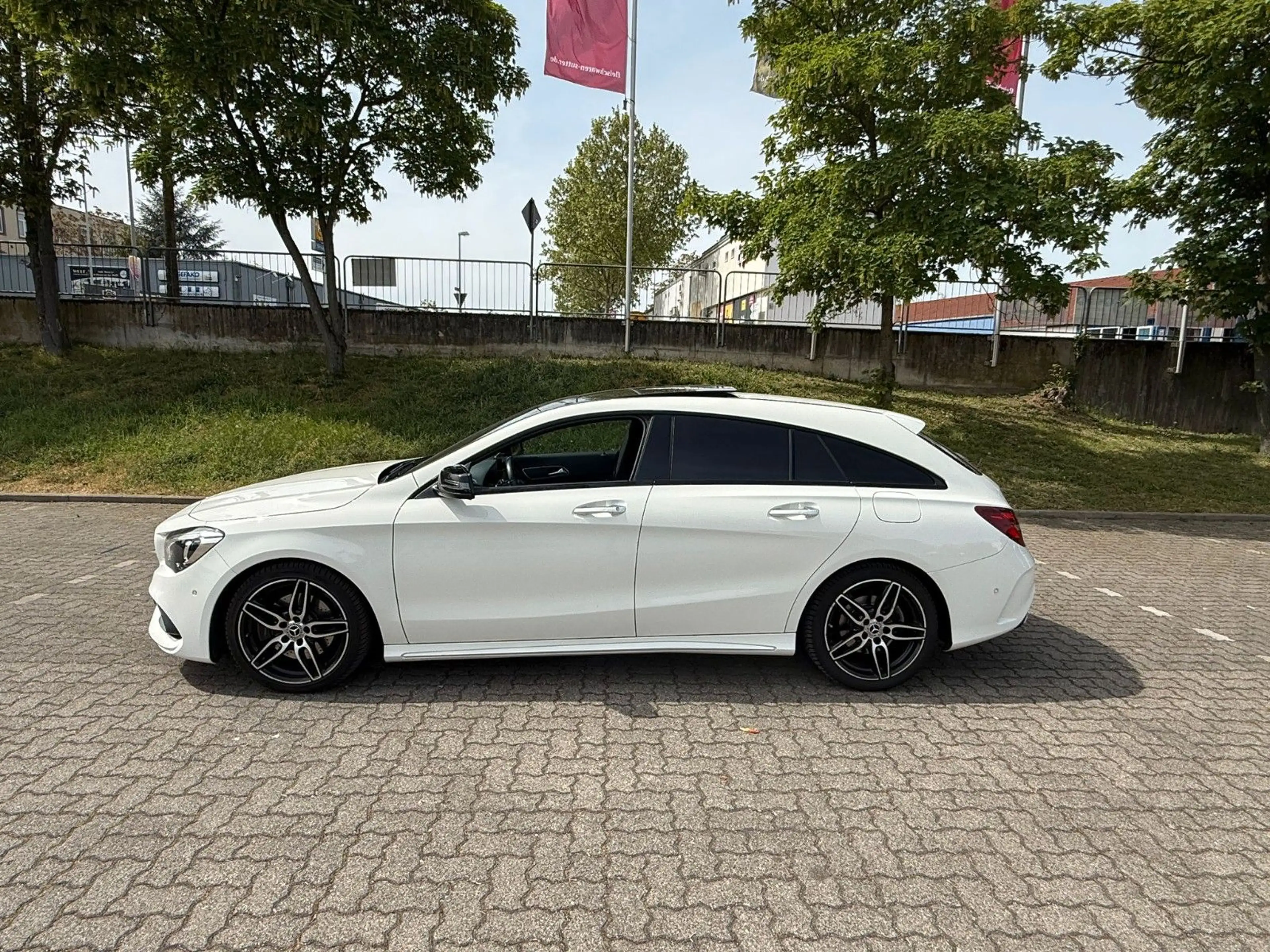 Mercedes-Benz CLA 220 AMG Line/Night/Pano — photo 4