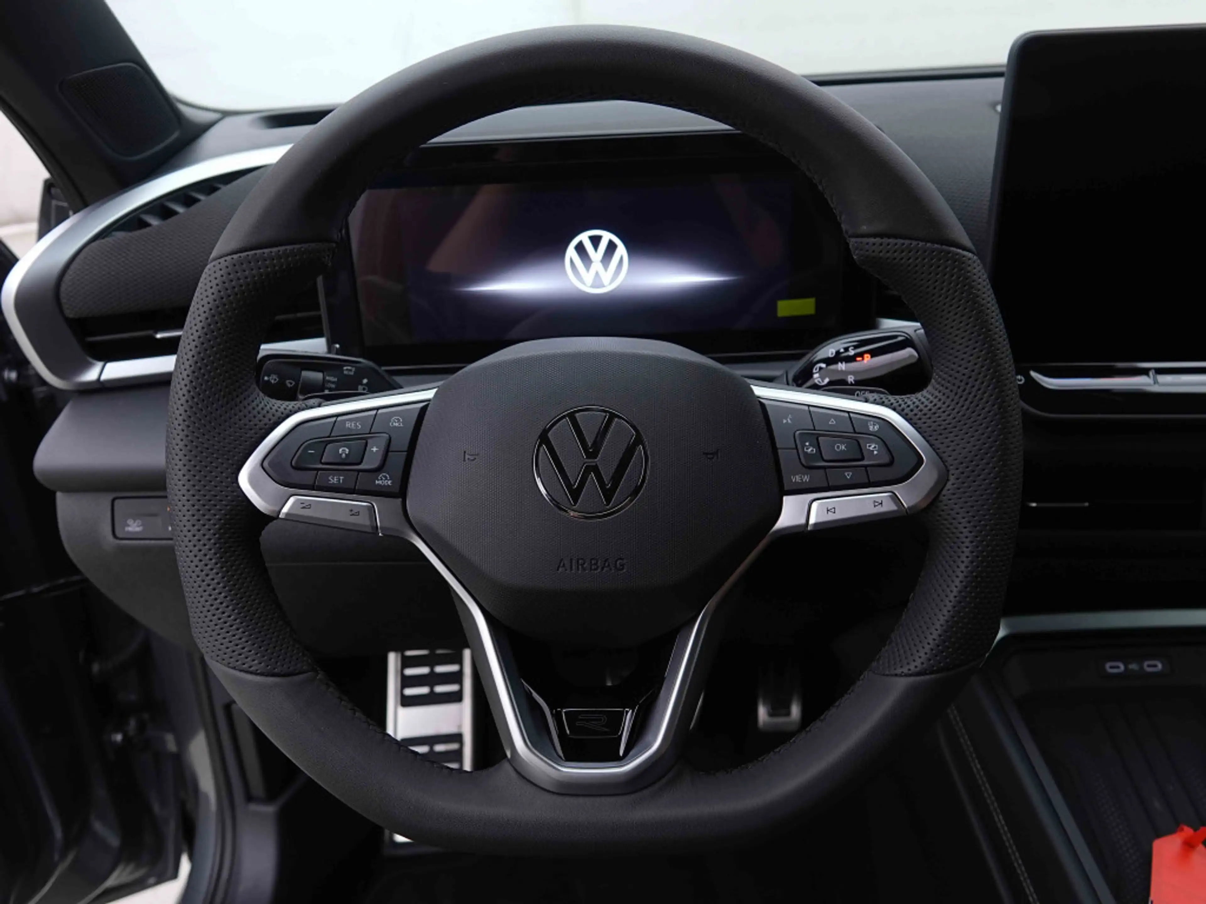 Volkswagen T-Roc 1.5 eTSi 150 AUT R-Line | Carplay | CAM | Keyless | Heated Seats — photo 10