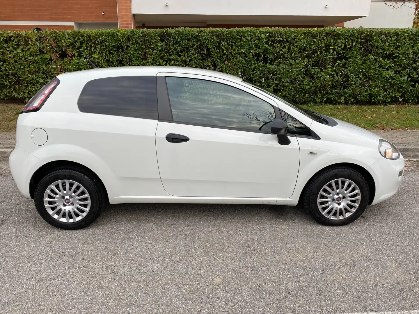 Fiat Punto Evo 3p 1.3 mjt Active s VAN Bílá - 2