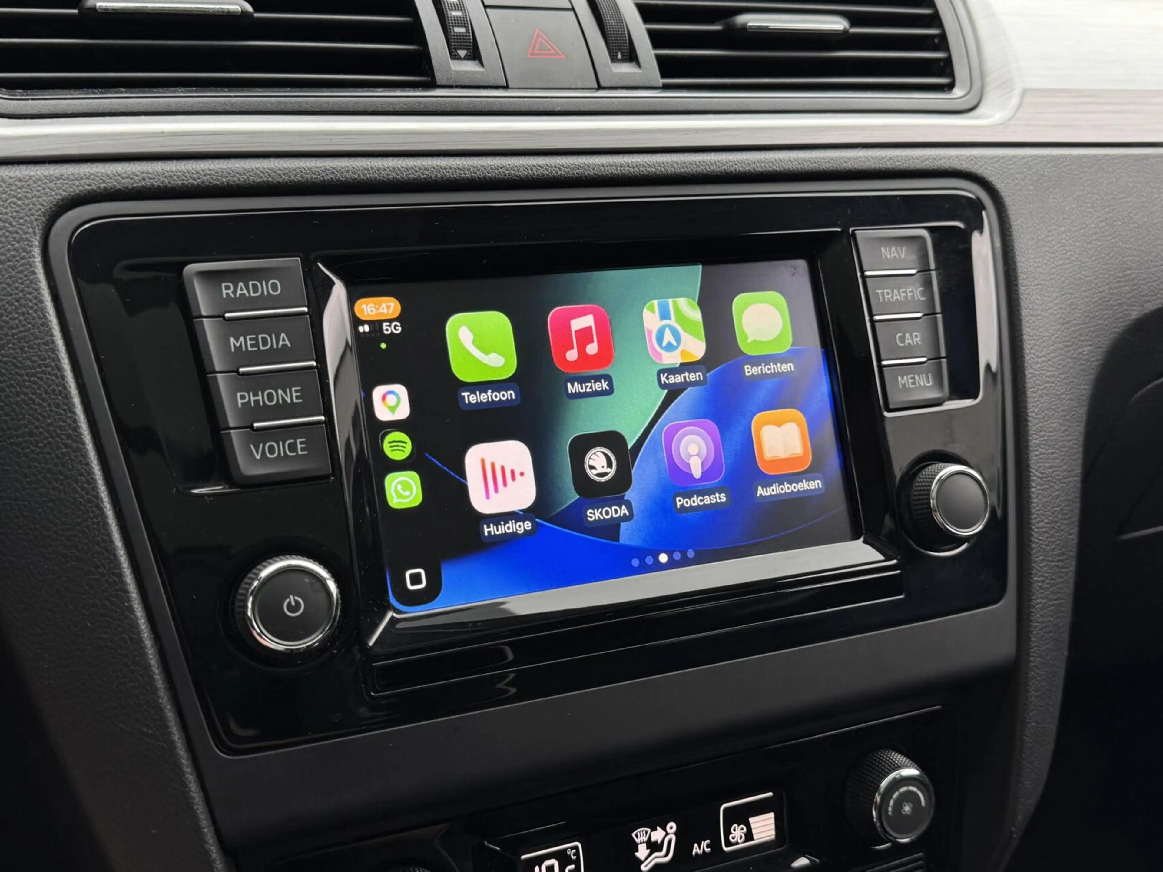 Skoda Rapid/Spaceback 1.2 TSI Greentech Drive | Panorama | CarPlay | Nav — photo 14