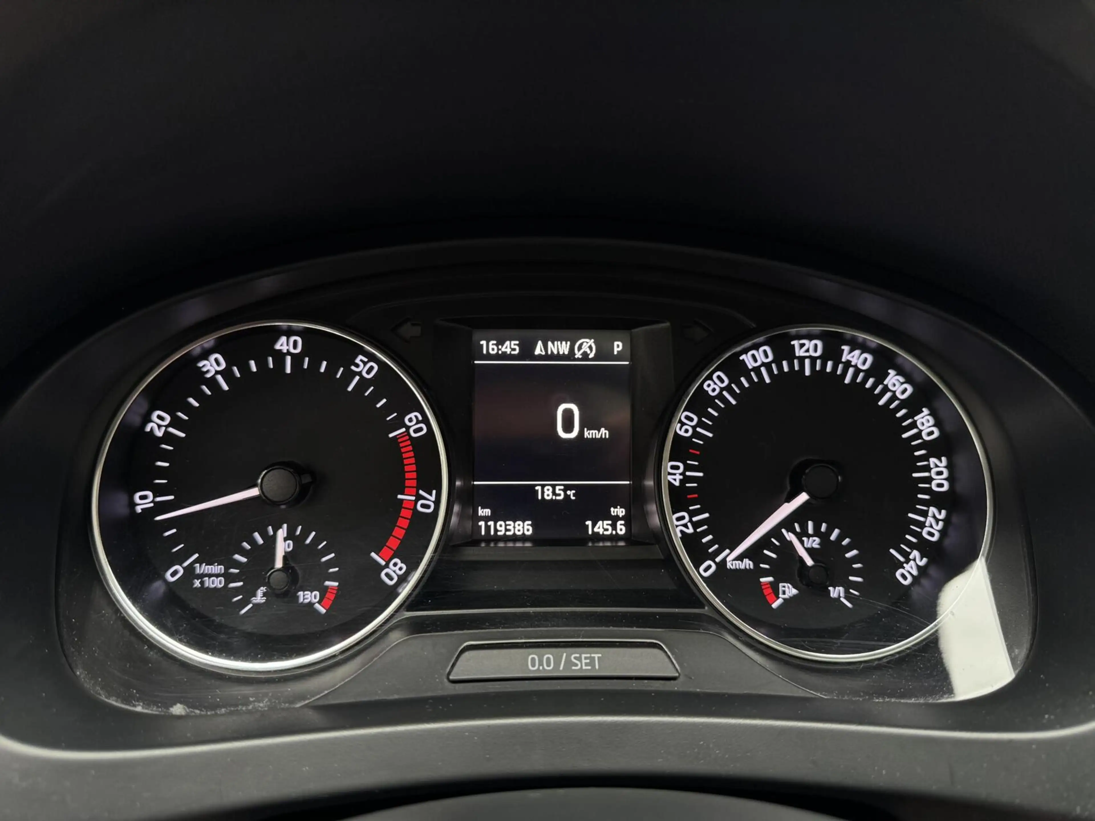 Skoda Rapid/Spaceback 1.2 TSI Greentech Drive | Panorama | CarPlay | Nav — photo 9