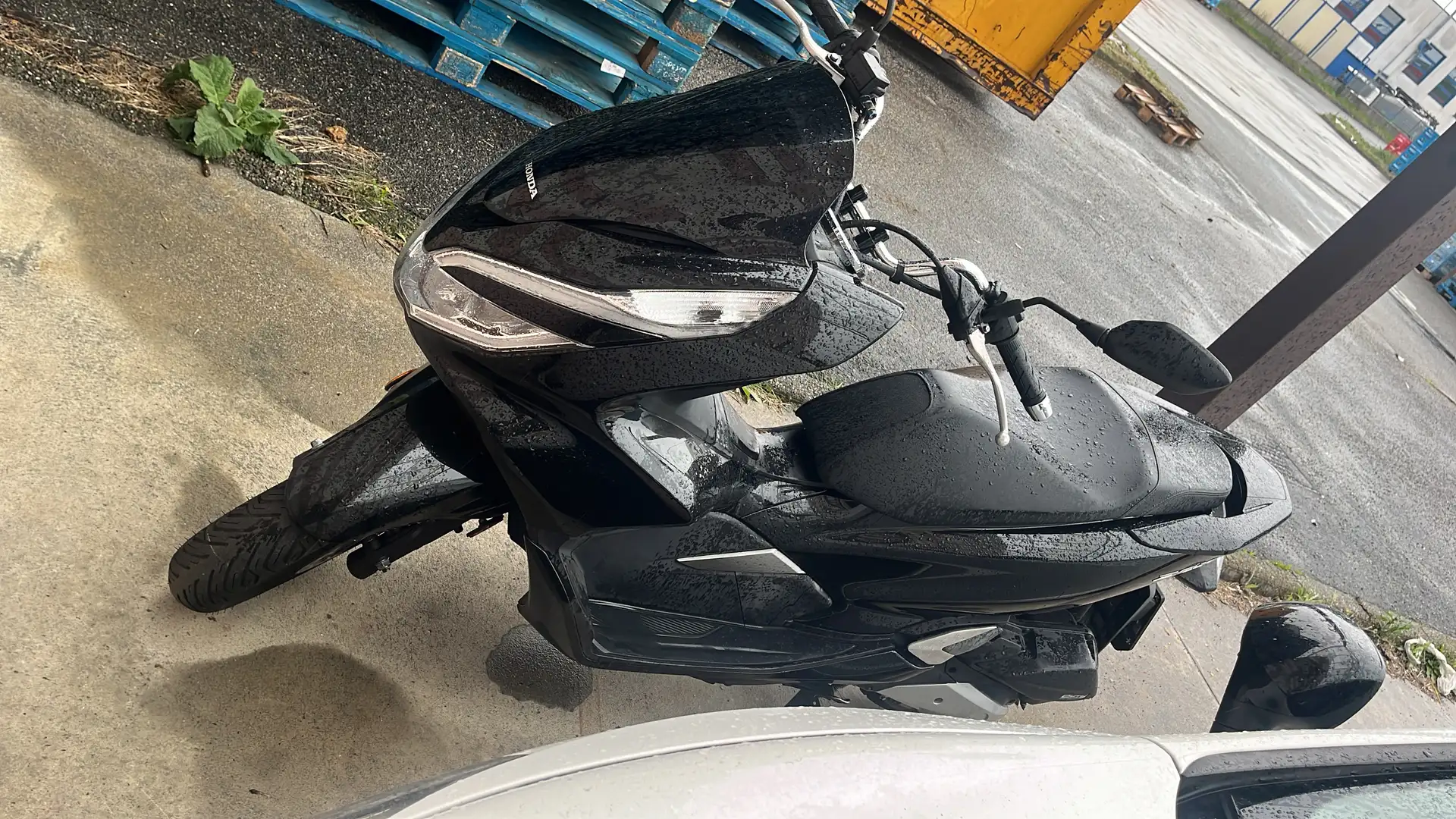 Honda PCX 125 Schwarz - 1